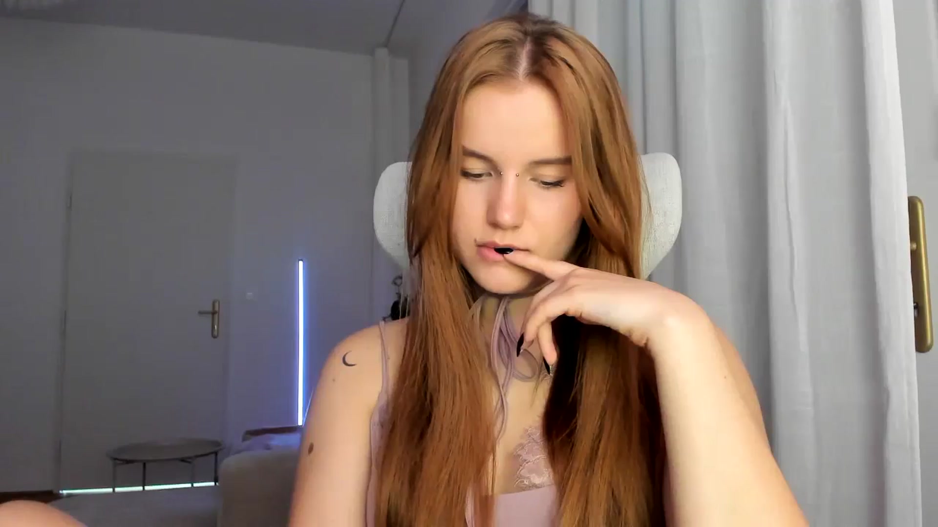 Gallery image thumbnail from Lia_lisia's myfreecams stream on, 03/06/2026, 09:30 image 15 of 20