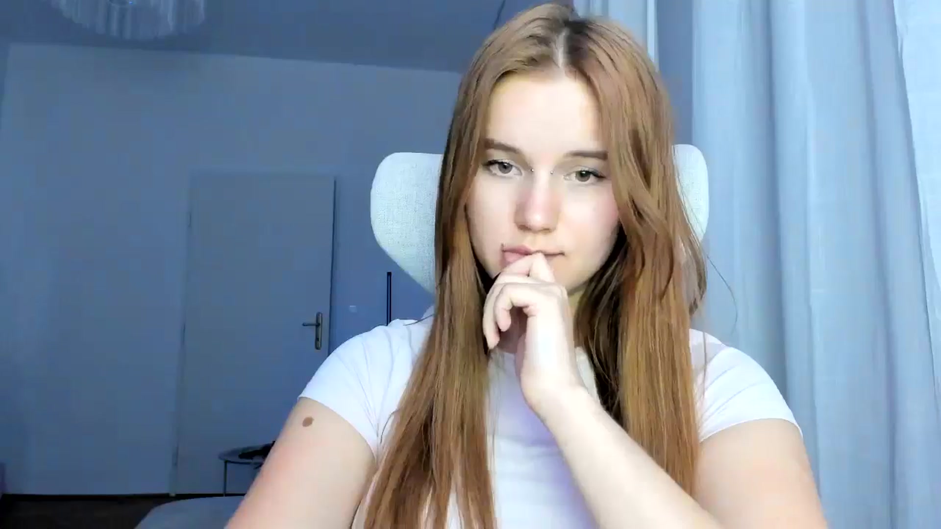 Gallery image thumbnail from Lia_lisia's myfreecams stream on, 03/06/2026, 17:53 image 18 of 20