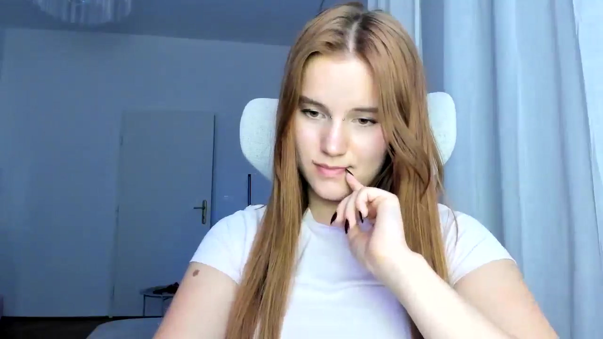 Gallery image thumbnail from Lia_lisia's myfreecams stream on, 03/06/2026, 17:53 image 10 of 20