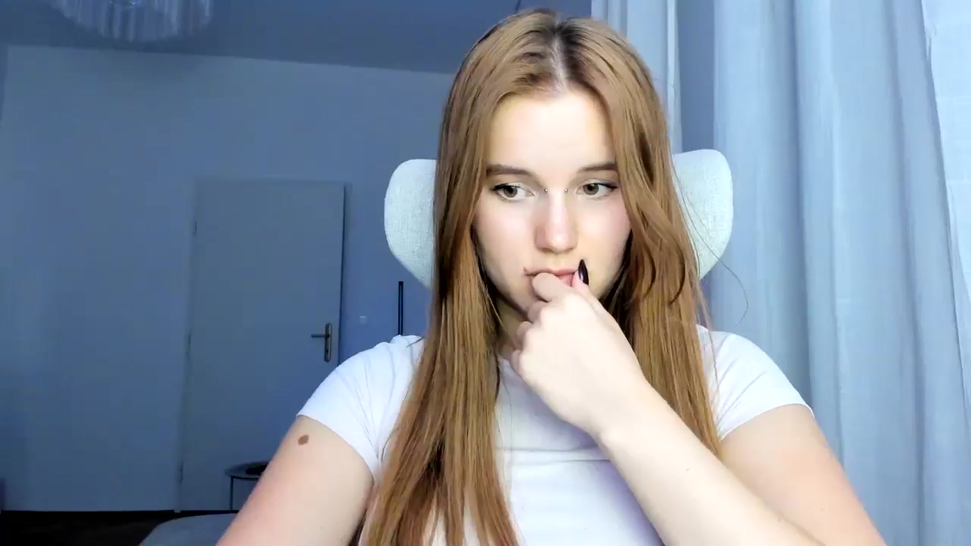 Gallery image thumbnail from Lia_lisia's myfreecams stream on, 03/06/2026, 17:53 image 16 of 20