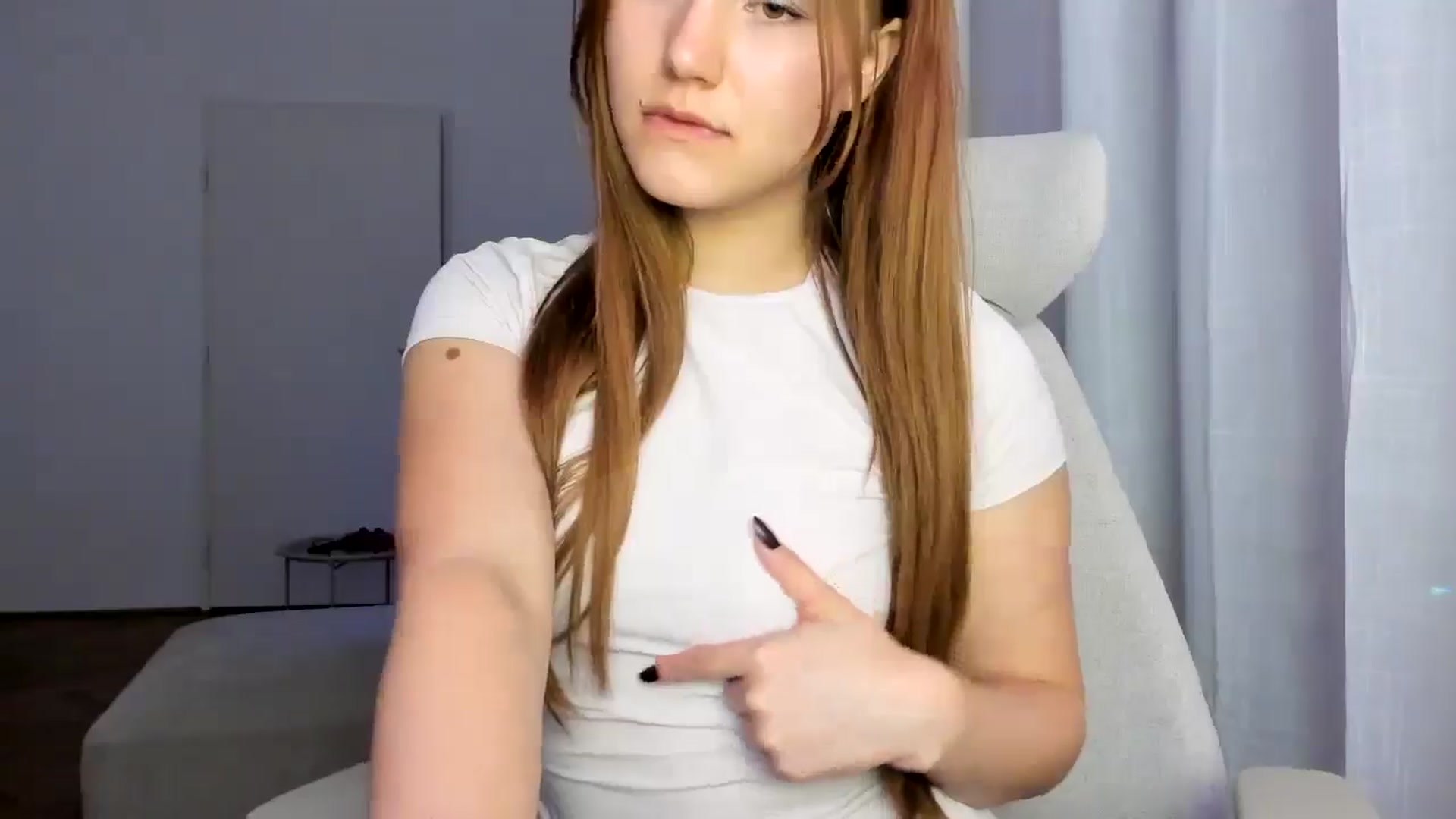 Gallery image thumbnail from Lia_lisia's myfreecams stream on, 03/06/2026, 19:18 image 11 of 20
