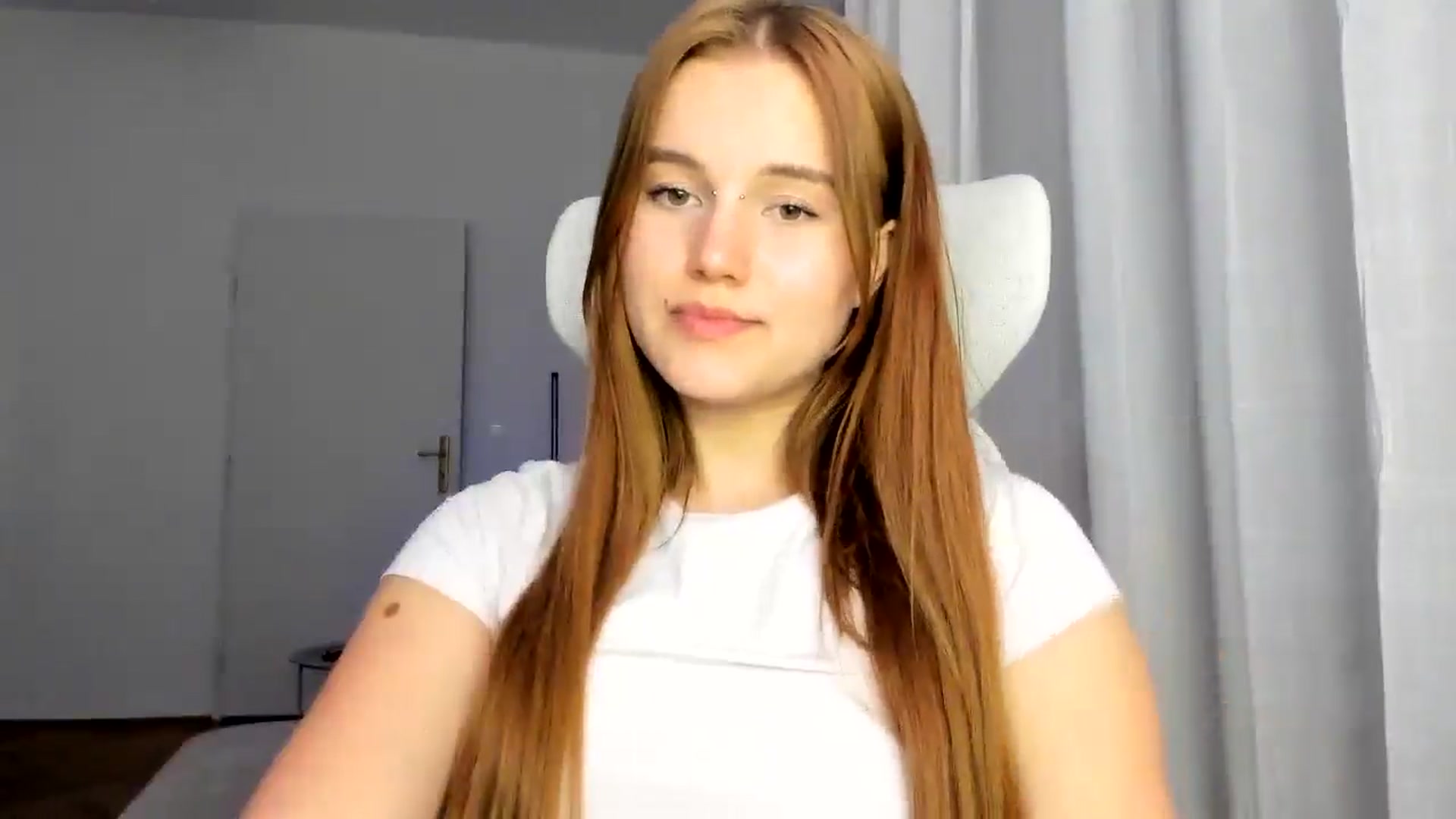 Gallery image thumbnail from Lia_lisia's myfreecams stream on, 03/06/2026, 19:18 image 7 of 20