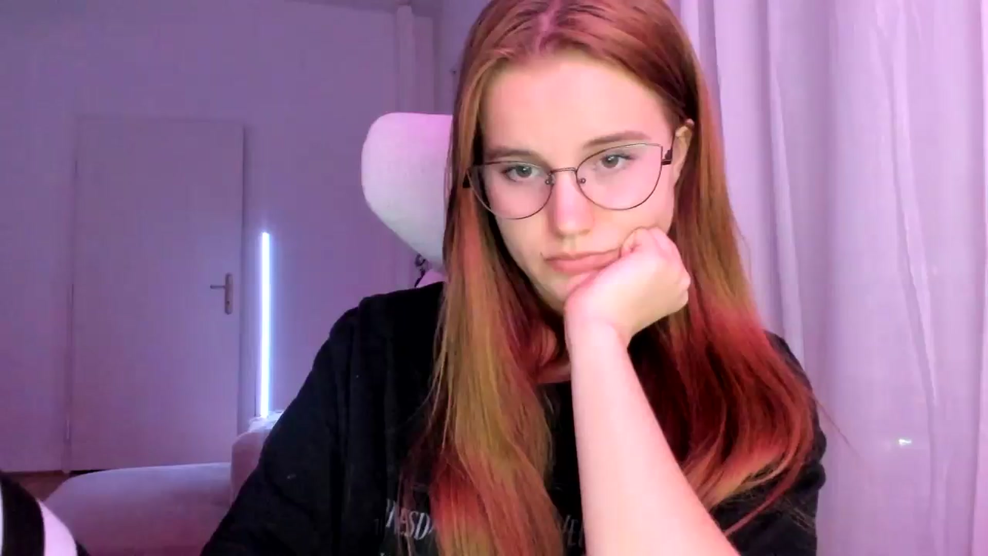 Gallery image thumbnail from Lia_lisia's myfreecams stream on, 03/07/2026, 18:39 image 1 of 20