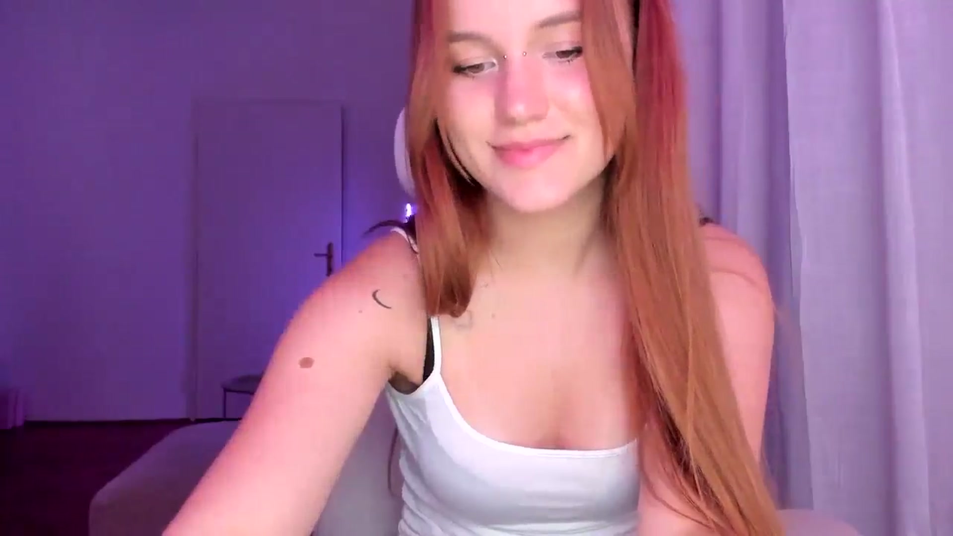 Gallery image thumbnail from Lia_lisia's myfreecams stream on, 03/11/2026, 20:17 image 12 of 20