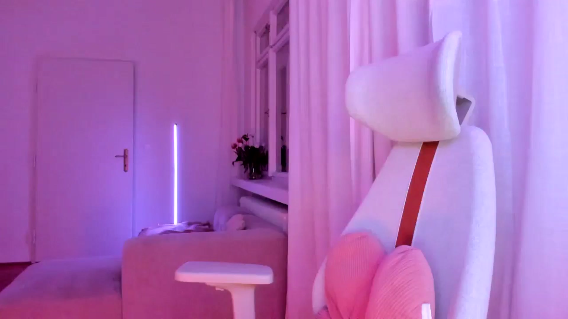 Gallery image thumbnail from Lia_lisia's myfreecams stream on, 03/17/2026, 23:38 image 10 of 20