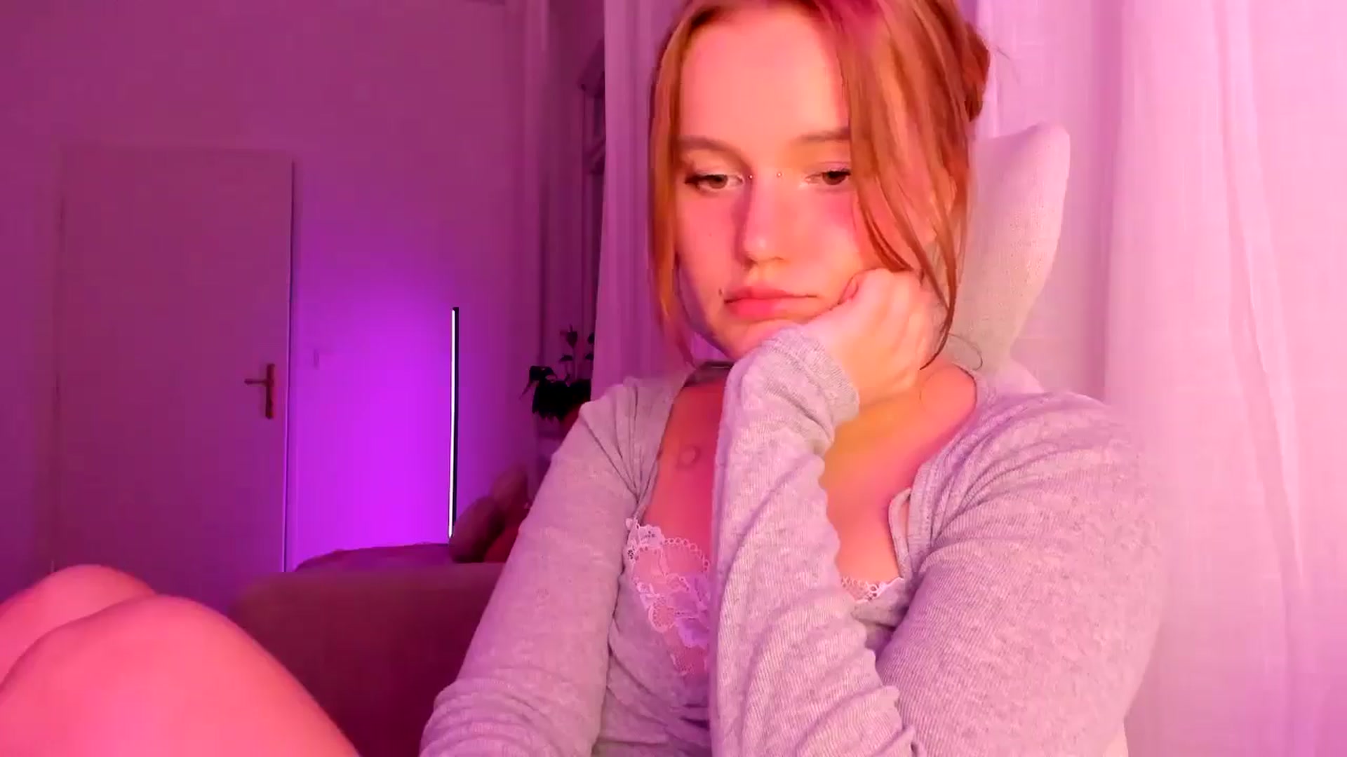 Gallery image thumbnail from Lia_lisia's myfreecams stream on, 03/25/2026, 20:11 image 17 of 20