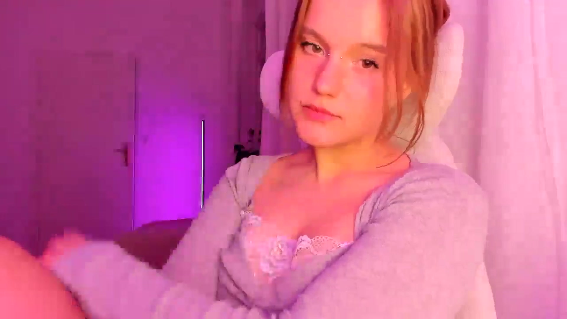 Gallery image thumbnail from Lia_lisia's myfreecams stream on, 03/25/2026, 20:11 image 16 of 20