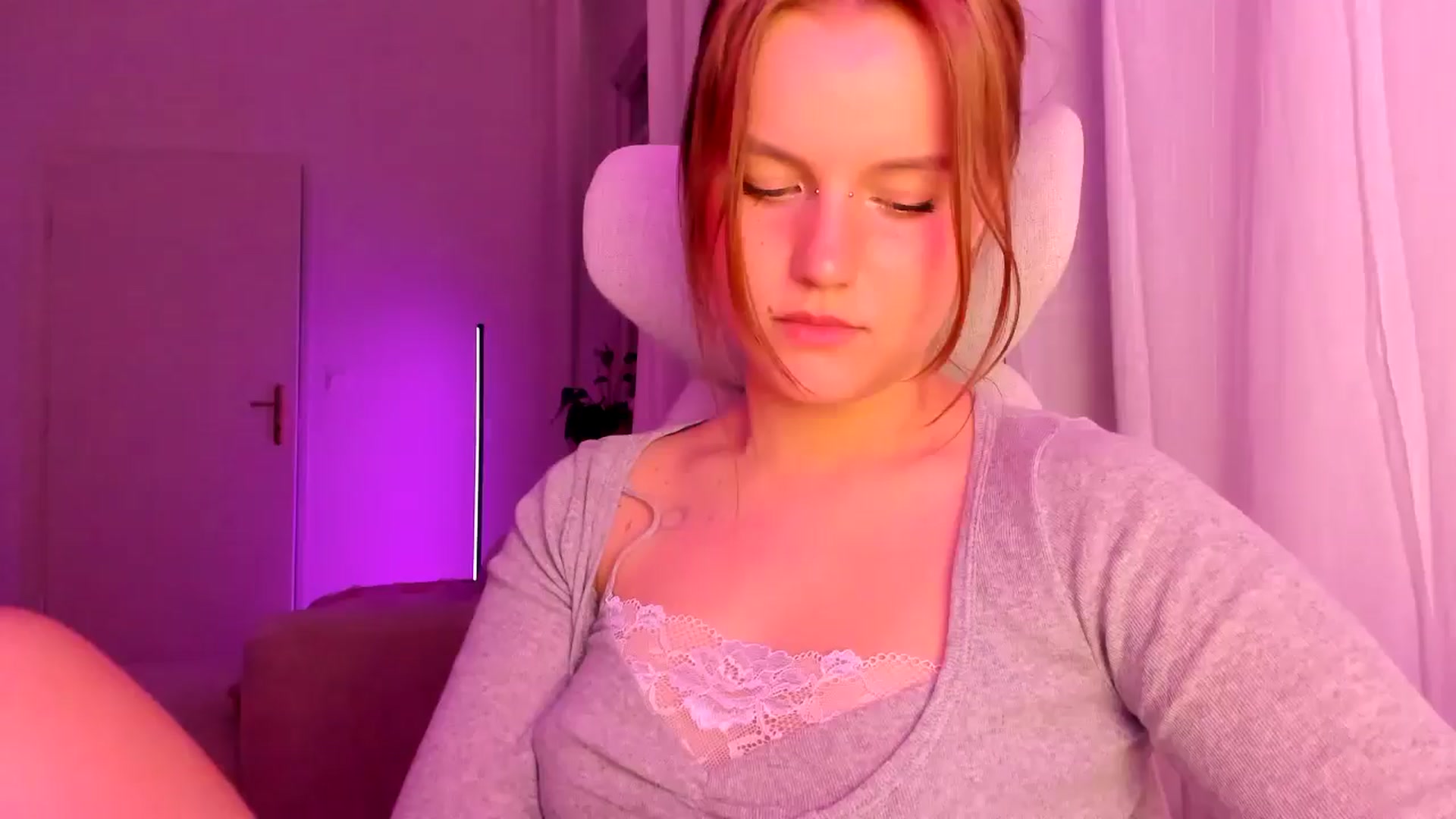 Gallery image thumbnail from Lia_lisia's myfreecams stream on, 03/25/2026, 21:12 image 6 of 20
