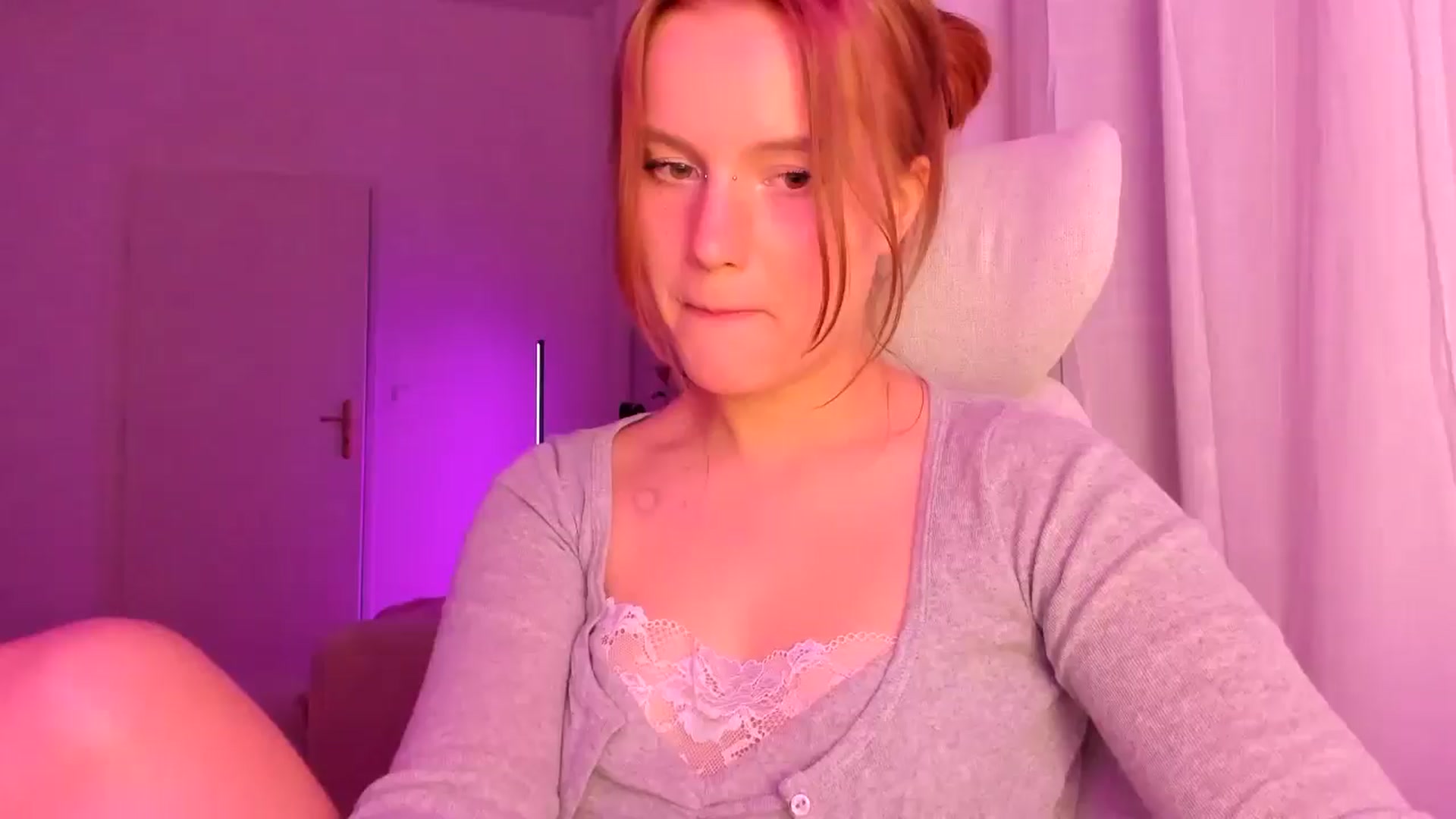 Gallery image thumbnail from Lia_lisia's myfreecams stream on, 03/25/2026, 21:12 image 15 of 20