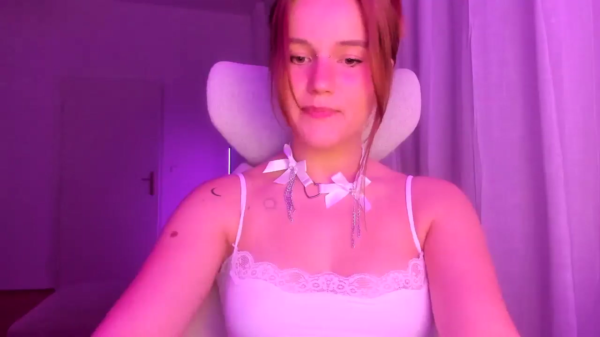 Gallery image thumbnail from Lia_lisia's myfreecams stream on, 03/26/2026, 19:31 image 15 of 20
