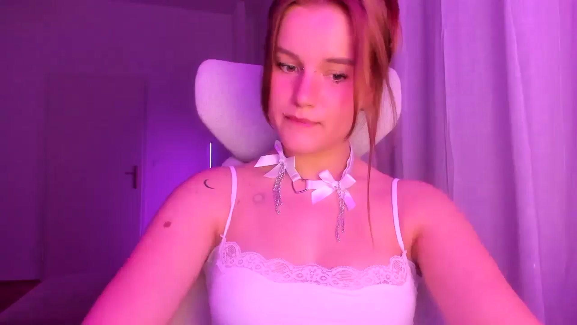 Gallery image thumbnail from Lia_lisia's myfreecams stream on, 03/26/2026, 19:31 image 16 of 20