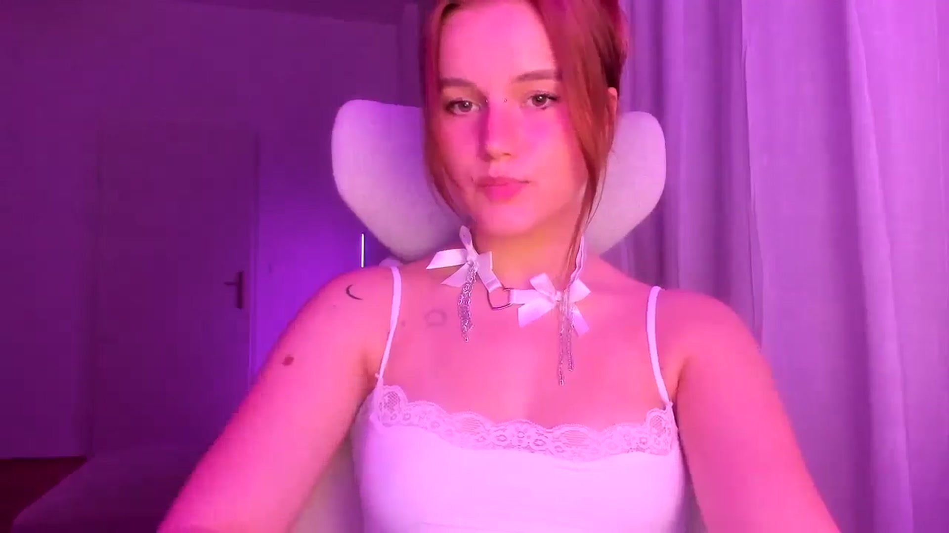 Gallery image thumbnail from Lia_lisia's myfreecams stream on, 03/26/2026, 19:31 image 14 of 20