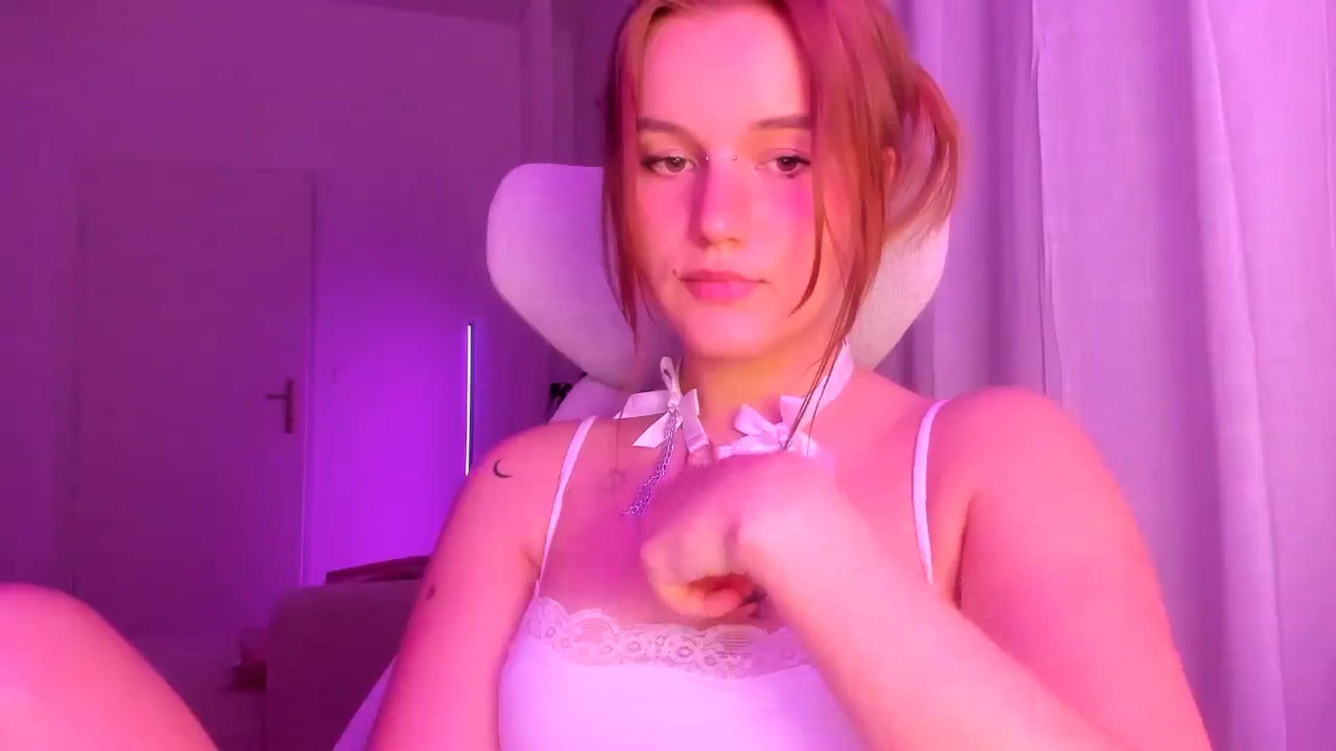 Gallery image thumbnail from Lia_lisia's myfreecams stream on, 03/26/2026, 20:22 image 18 of 20