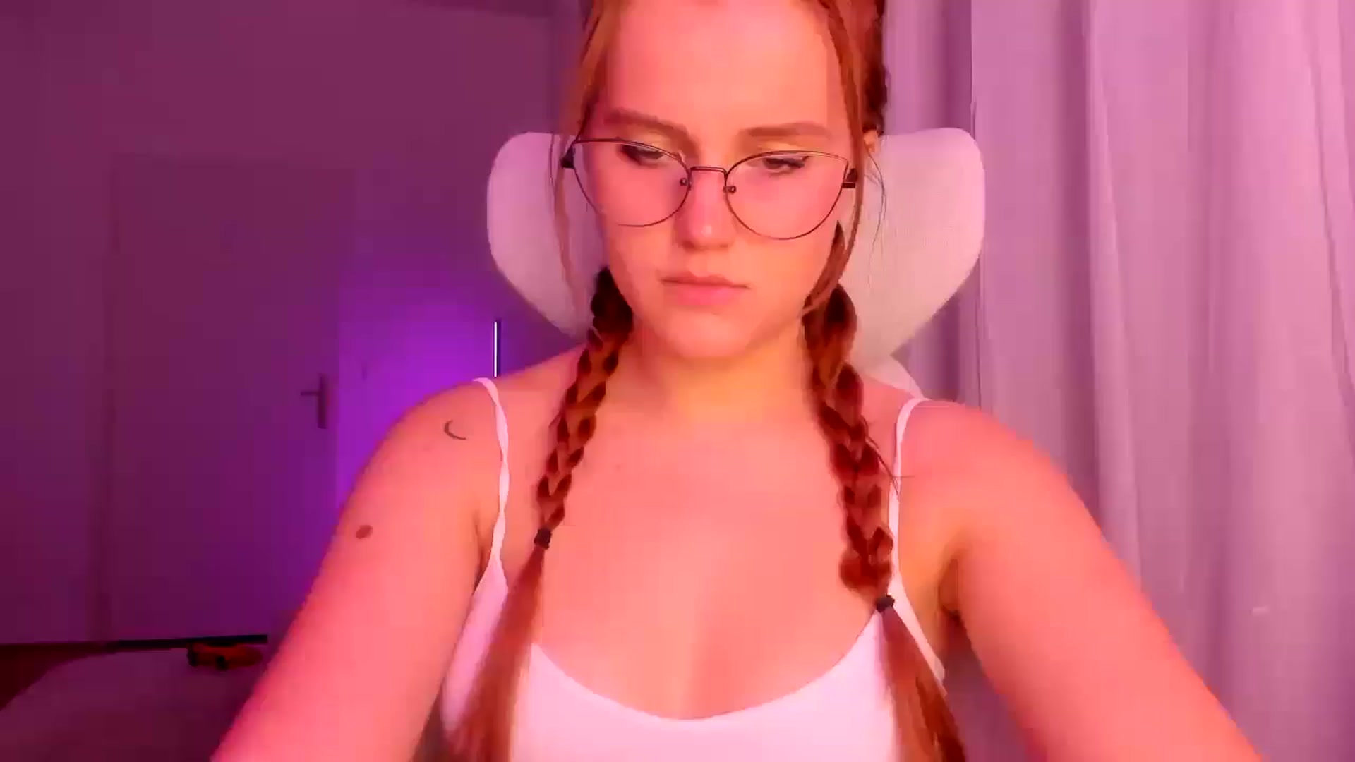 Gallery image thumbnail from Lia_lisia's myfreecams stream on, 03/27/2026, 18:36 image 9 of 20