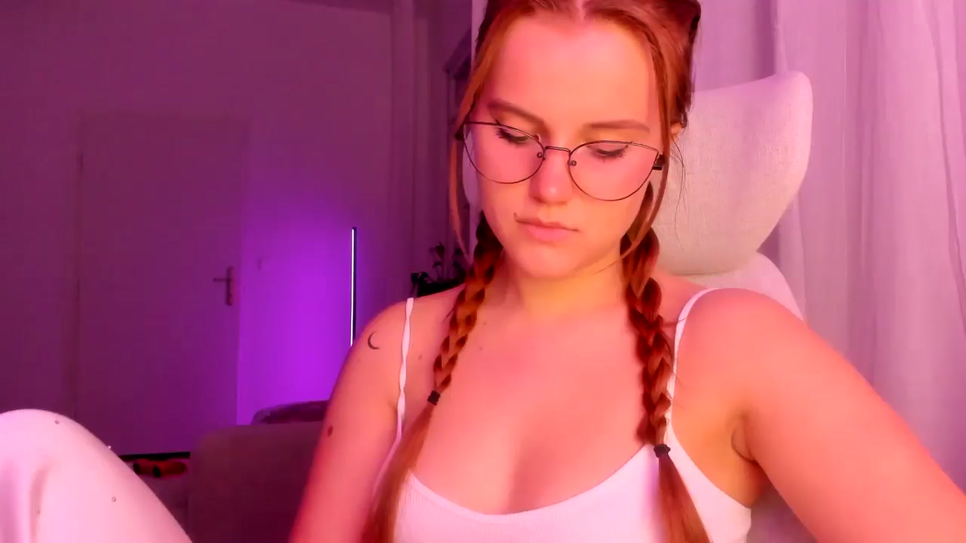 Gallery image thumbnail from Lia_lisia's myfreecams stream on, 03/27/2026, 18:36 image 15 of 20