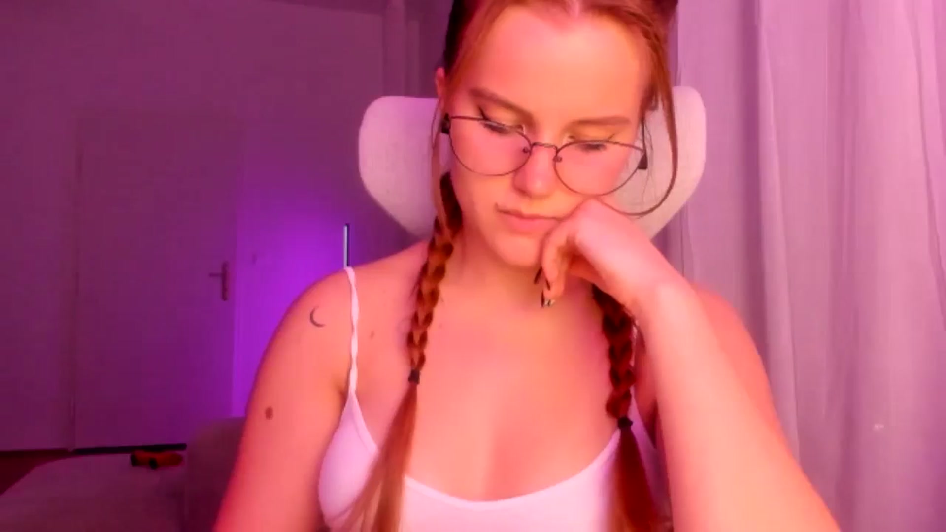 Gallery image thumbnail from Lia_lisia's myfreecams stream on, 03/27/2026, 18:36 image 6 of 20