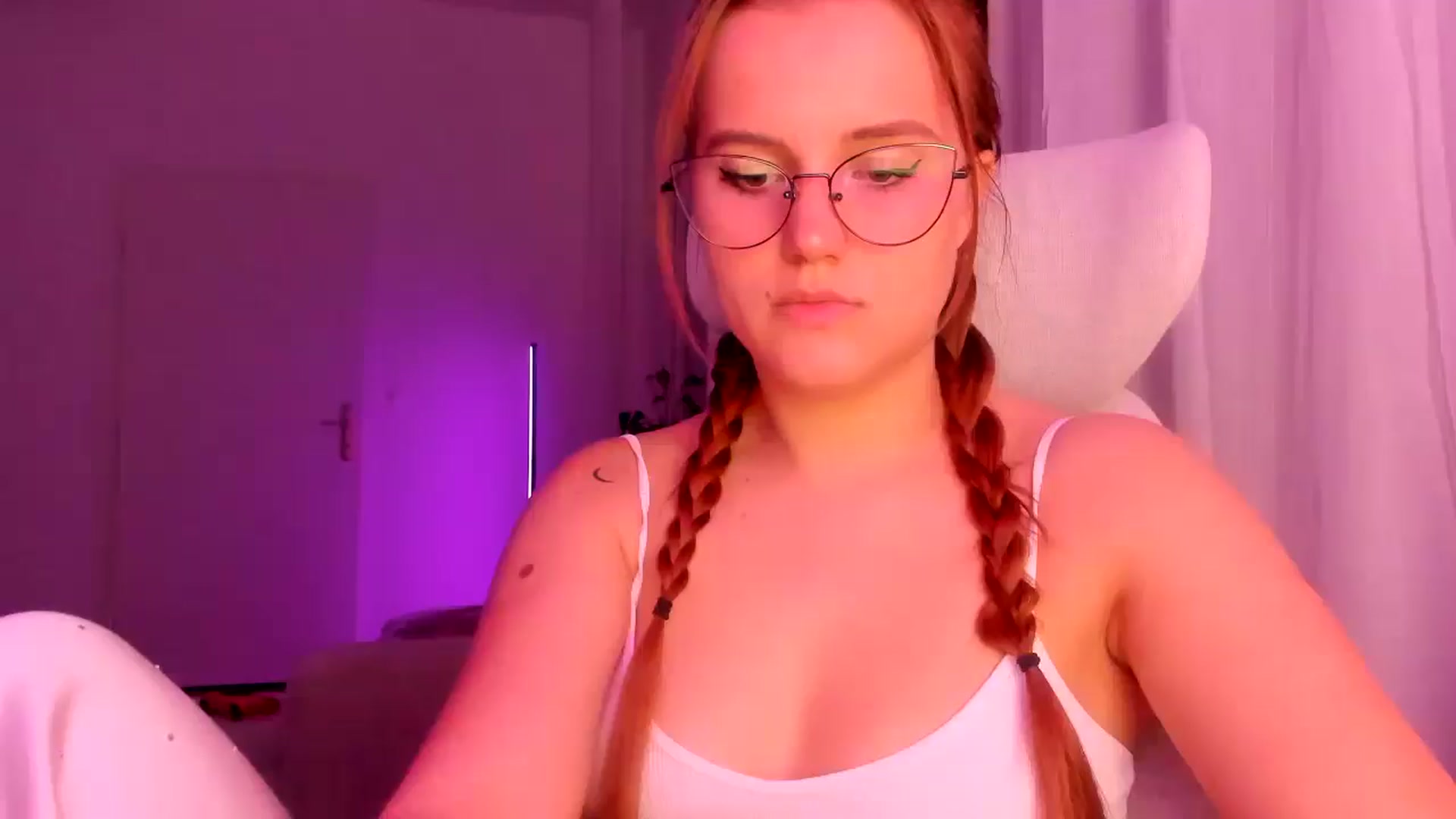 Gallery image thumbnail from Lia_lisia's myfreecams stream on, 03/27/2026, 18:36 image 12 of 20