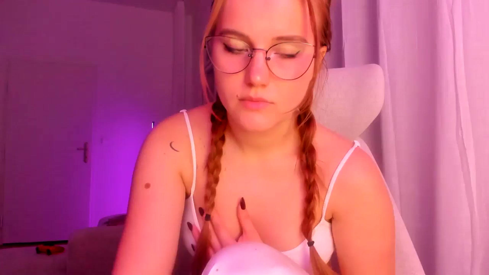 Gallery image thumbnail from Lia_lisia's myfreecams stream on, 03/27/2026, 20:37 image 6 of 20