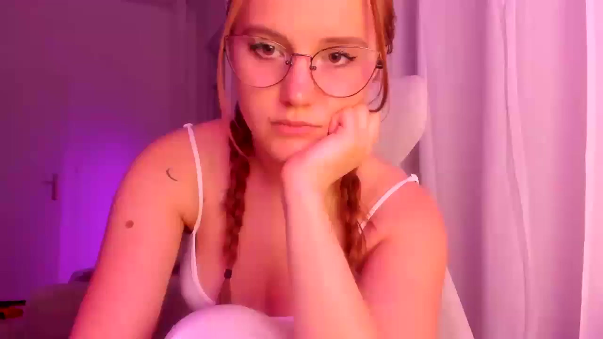 Gallery image thumbnail from Lia_lisia's myfreecams stream on, 03/27/2026, 20:37 image 4 of 20