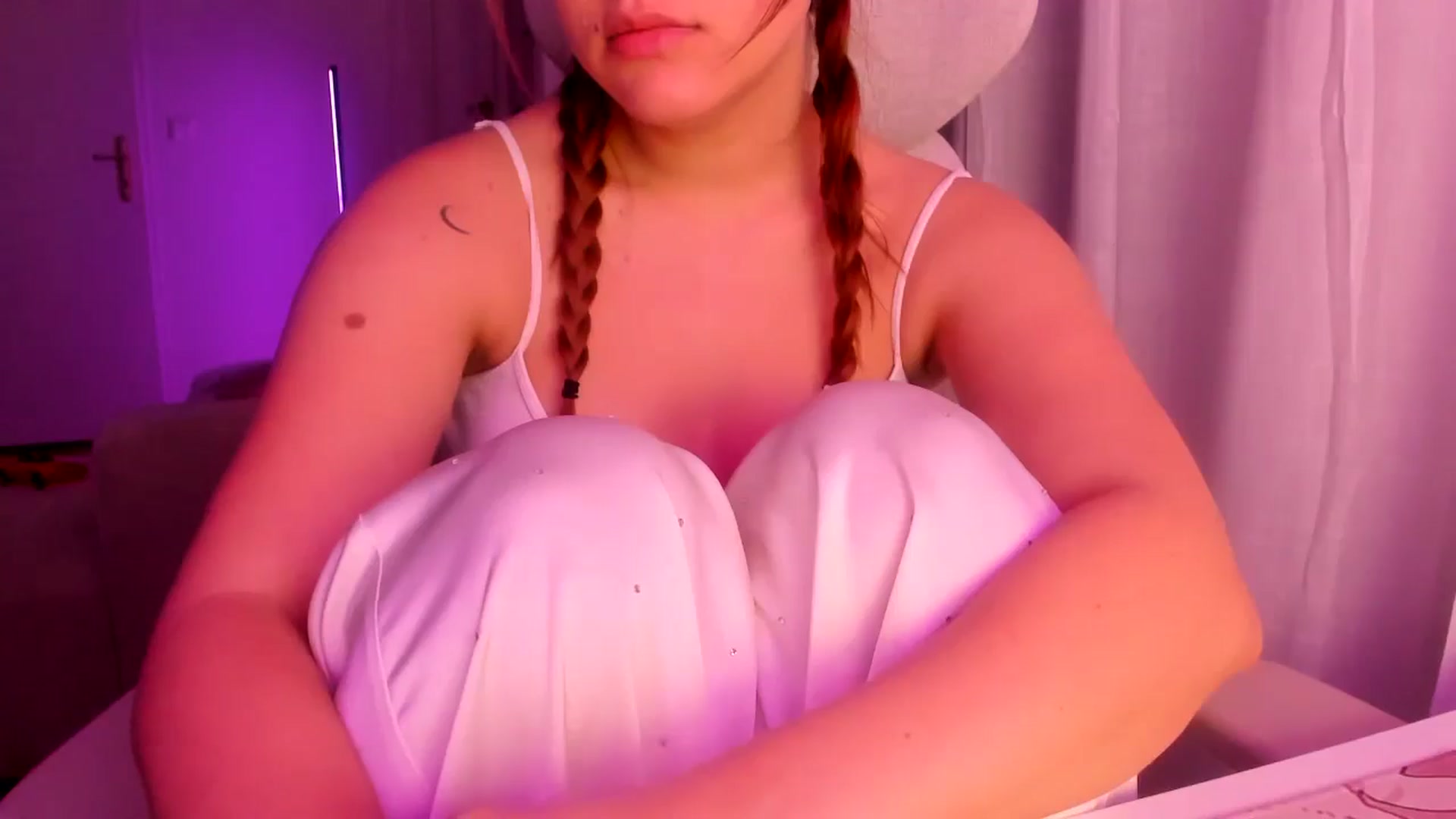 Gallery image thumbnail from Lia_lisia's myfreecams stream on, 03/27/2026, 20:37 image 18 of 20