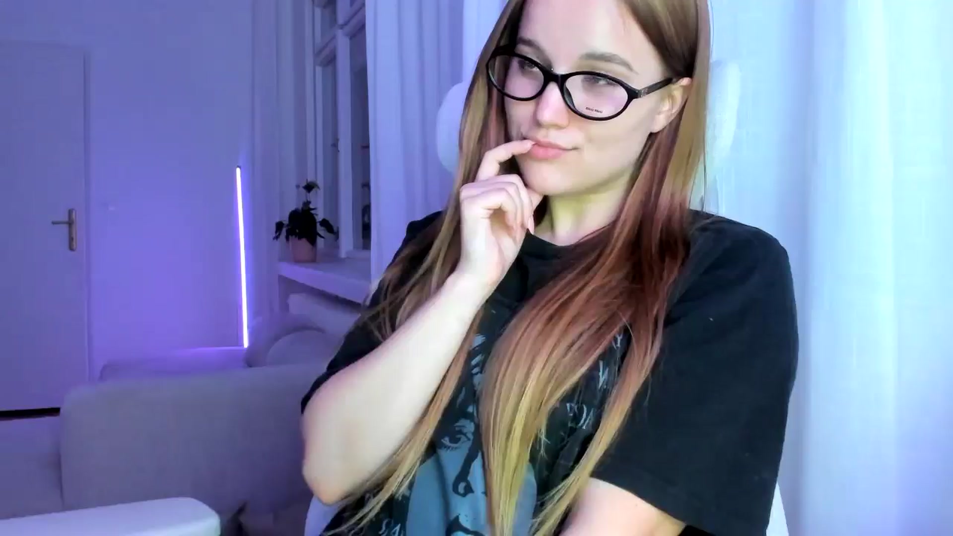 Gallery image thumbnail from Lia_lisia's myfreecams stream on, 04/03/2026, 18:53 image 7 of 20