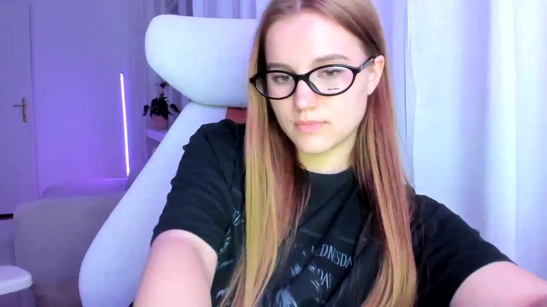Gallery image thumbnail from Lia_lisia's myfreecams stream on, 04/03/2026, 21:26 image 19 of 20