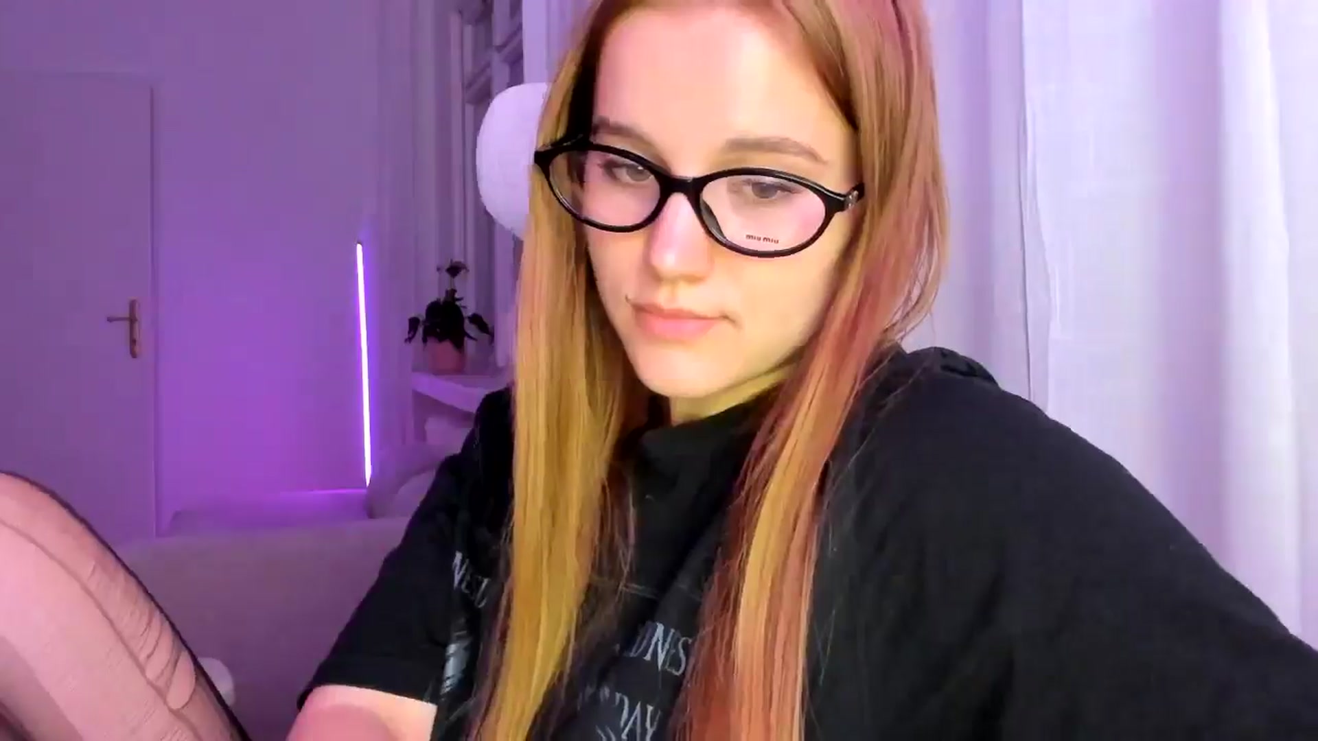 Gallery image thumbnail from Lia_lisia's myfreecams stream on, 04/03/2026, 21:26 image 18 of 20