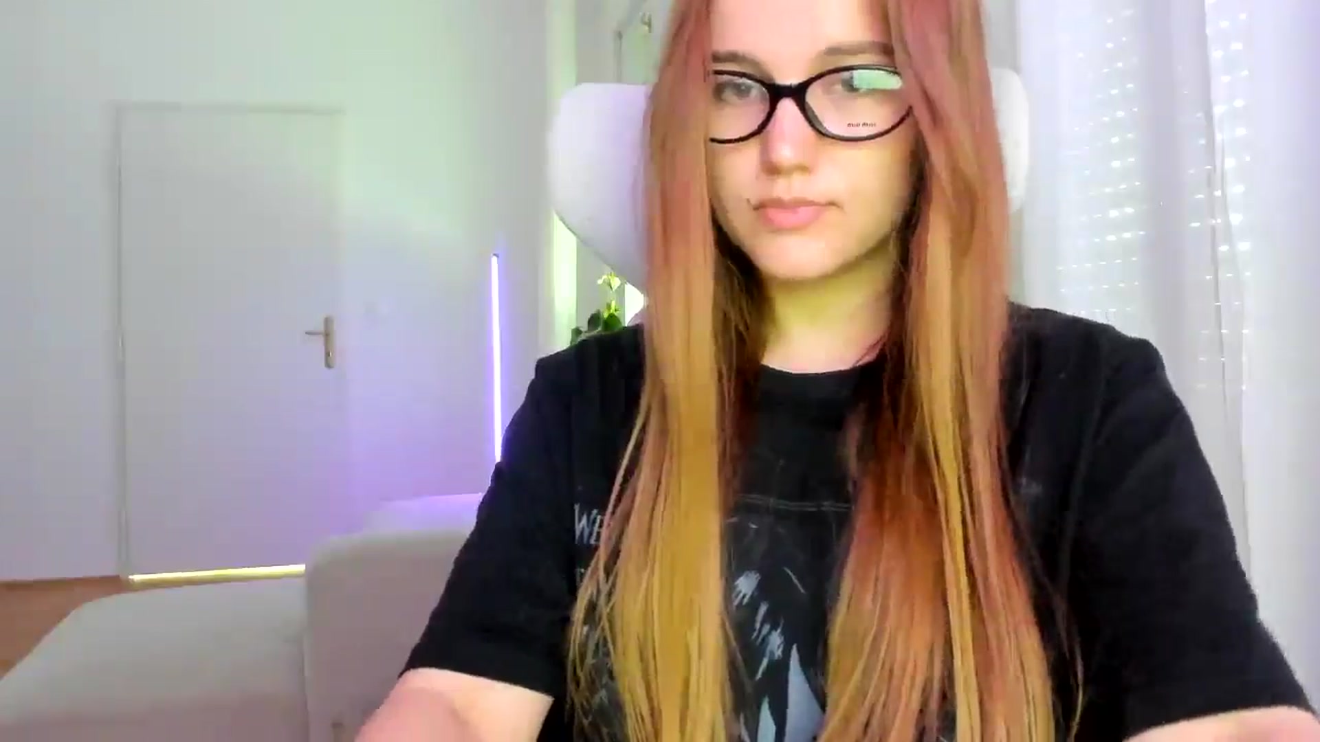 Gallery image thumbnail from Lia_lisia's myfreecams stream on, 04/04/2026, 08:17 image 10 of 20