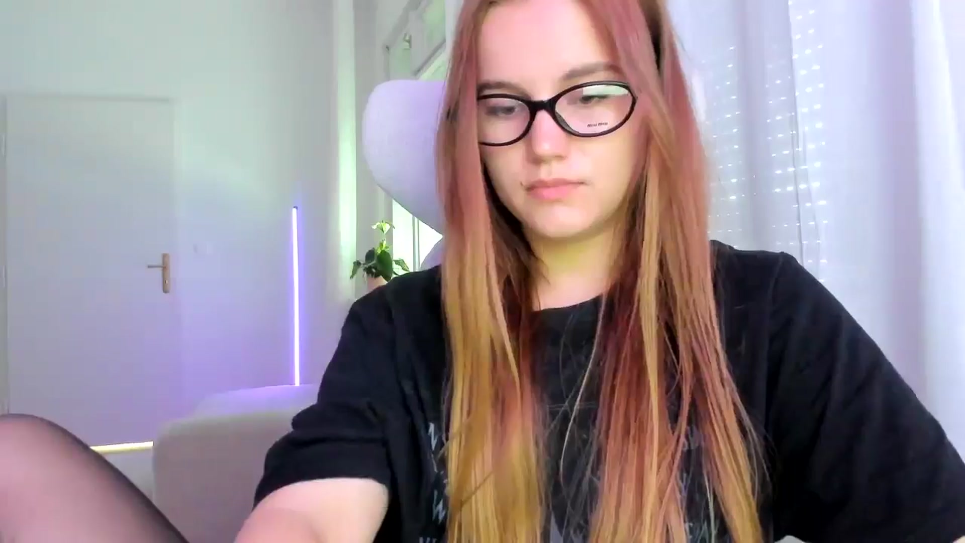 Gallery image thumbnail from Lia_lisia's myfreecams stream on, 04/04/2026, 08:17 image 3 of 20