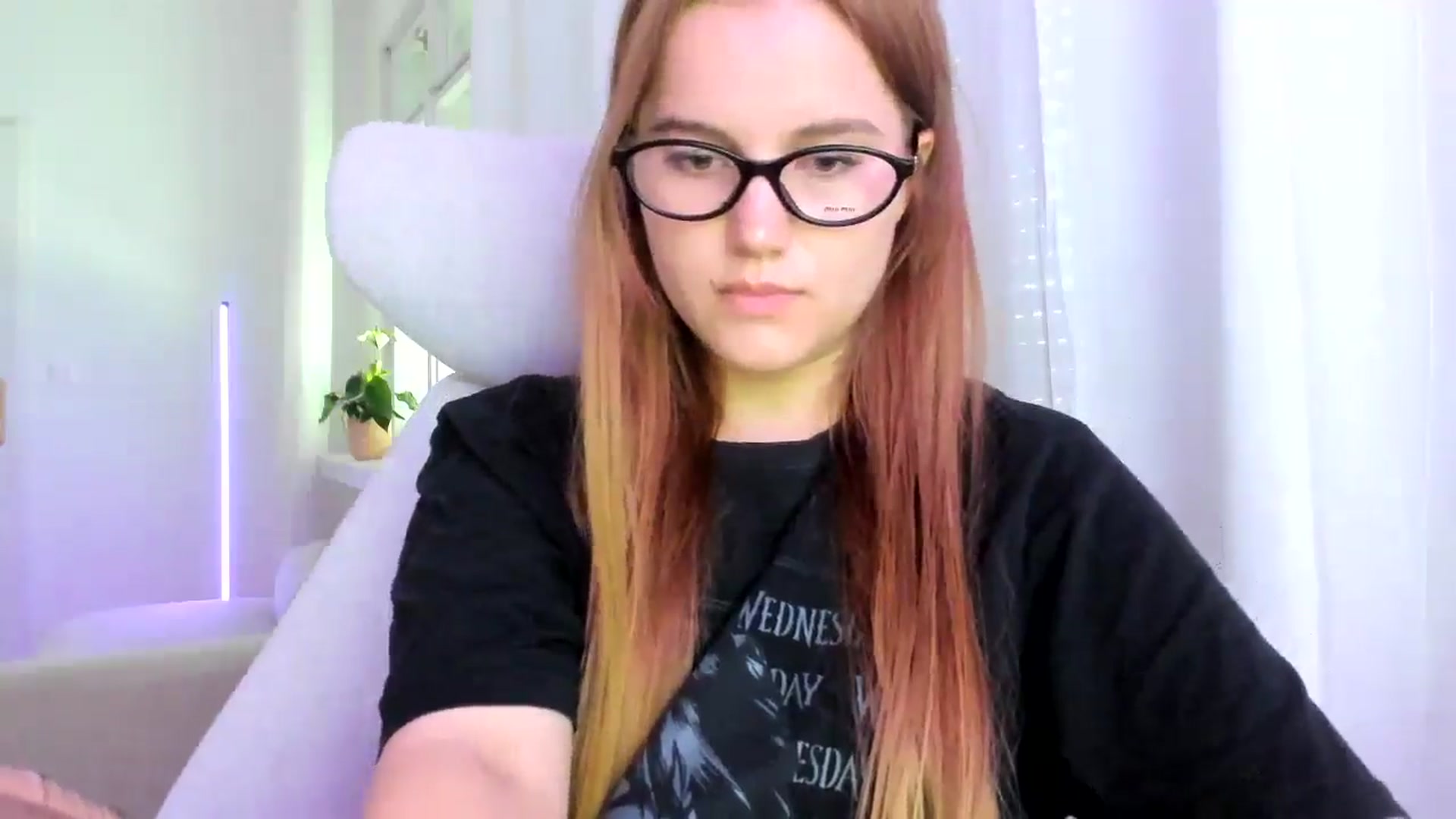 Gallery image thumbnail from Lia_lisia's myfreecams stream on, 04/04/2026, 08:17 image 18 of 20