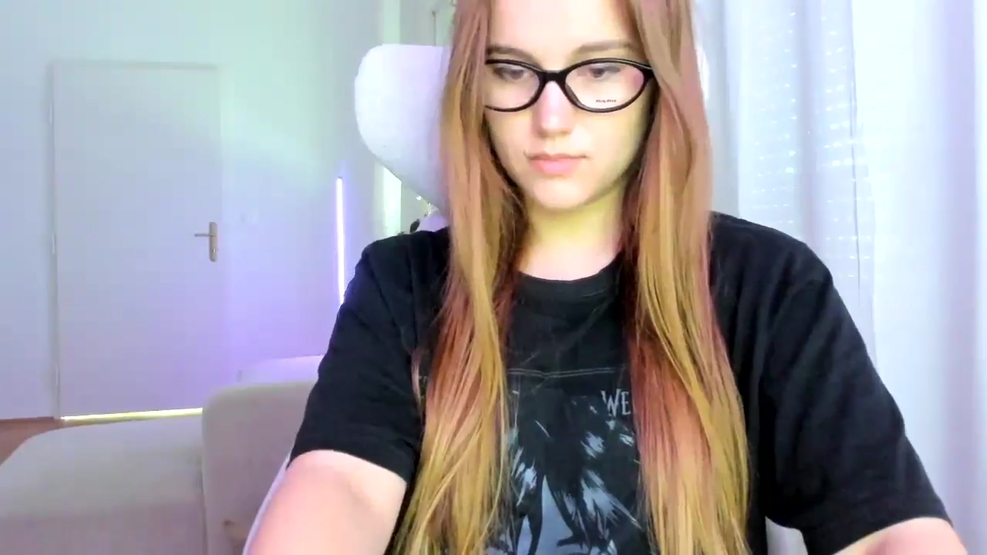 Gallery image thumbnail from Lia_lisia's myfreecams stream on, 04/04/2026, 08:17 image 6 of 20
