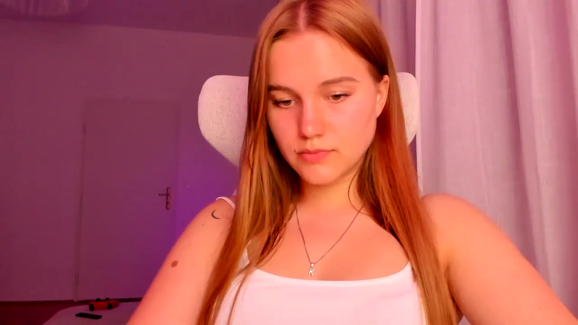 Gallery image thumbnail from Lia_lisia's myfreecams stream on, 04/08/2026, 18:19 image 1 of 20