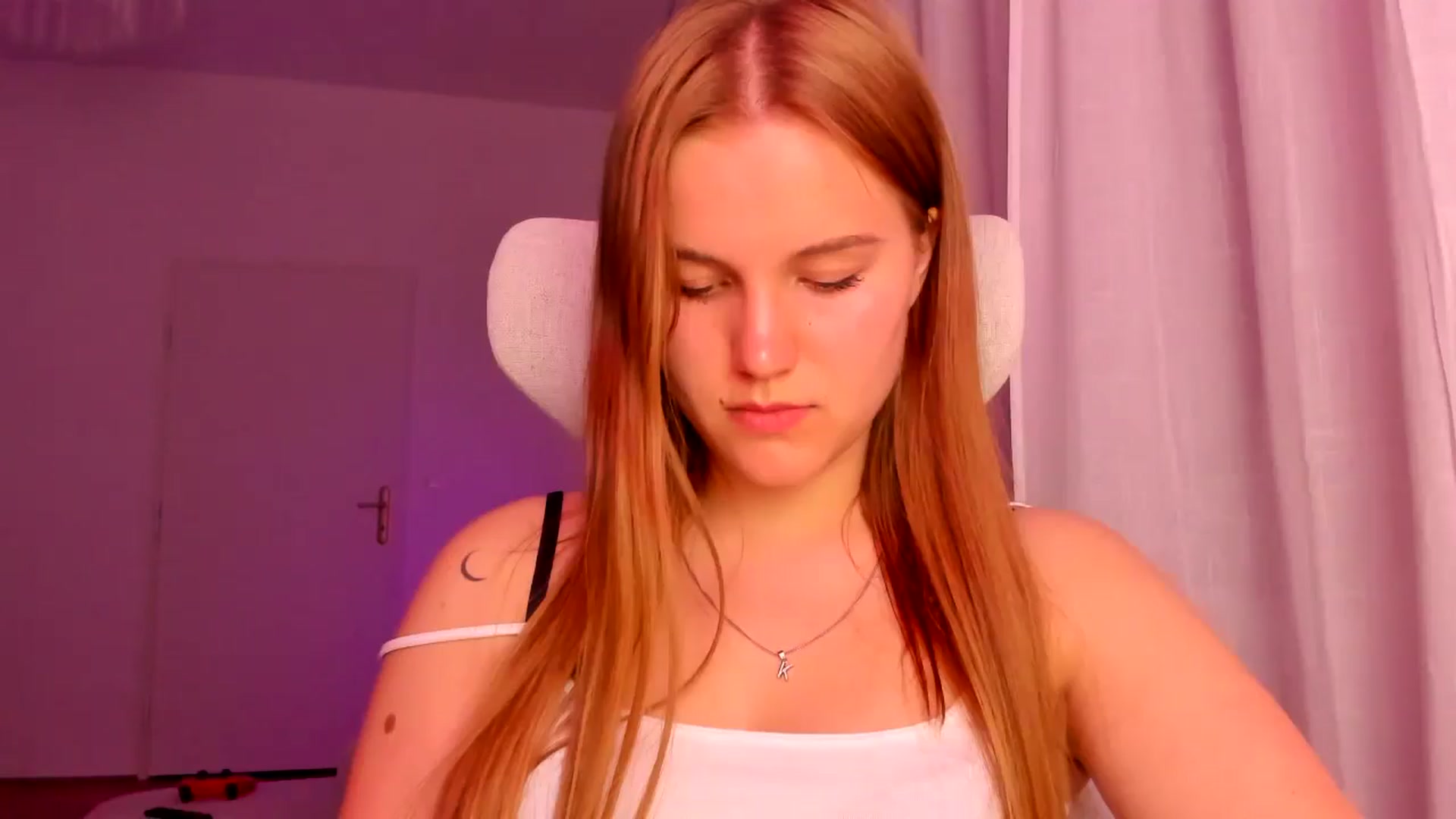 Gallery image thumbnail from Lia_lisia's myfreecams stream on, 04/08/2026, 18:19 image 8 of 20