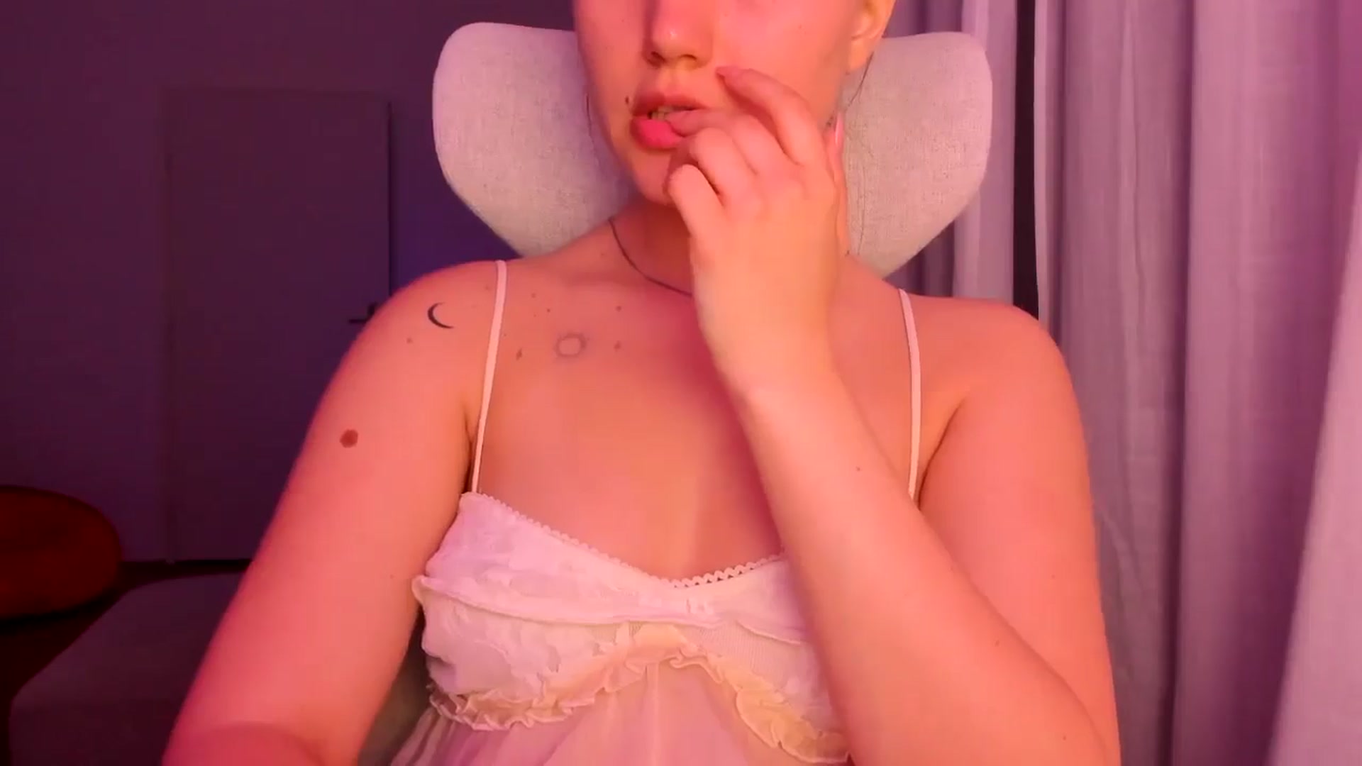Gallery image thumbnail from Lia_lisia's myfreecams stream on, 04/14/2026, 18:18 image 9 of 20