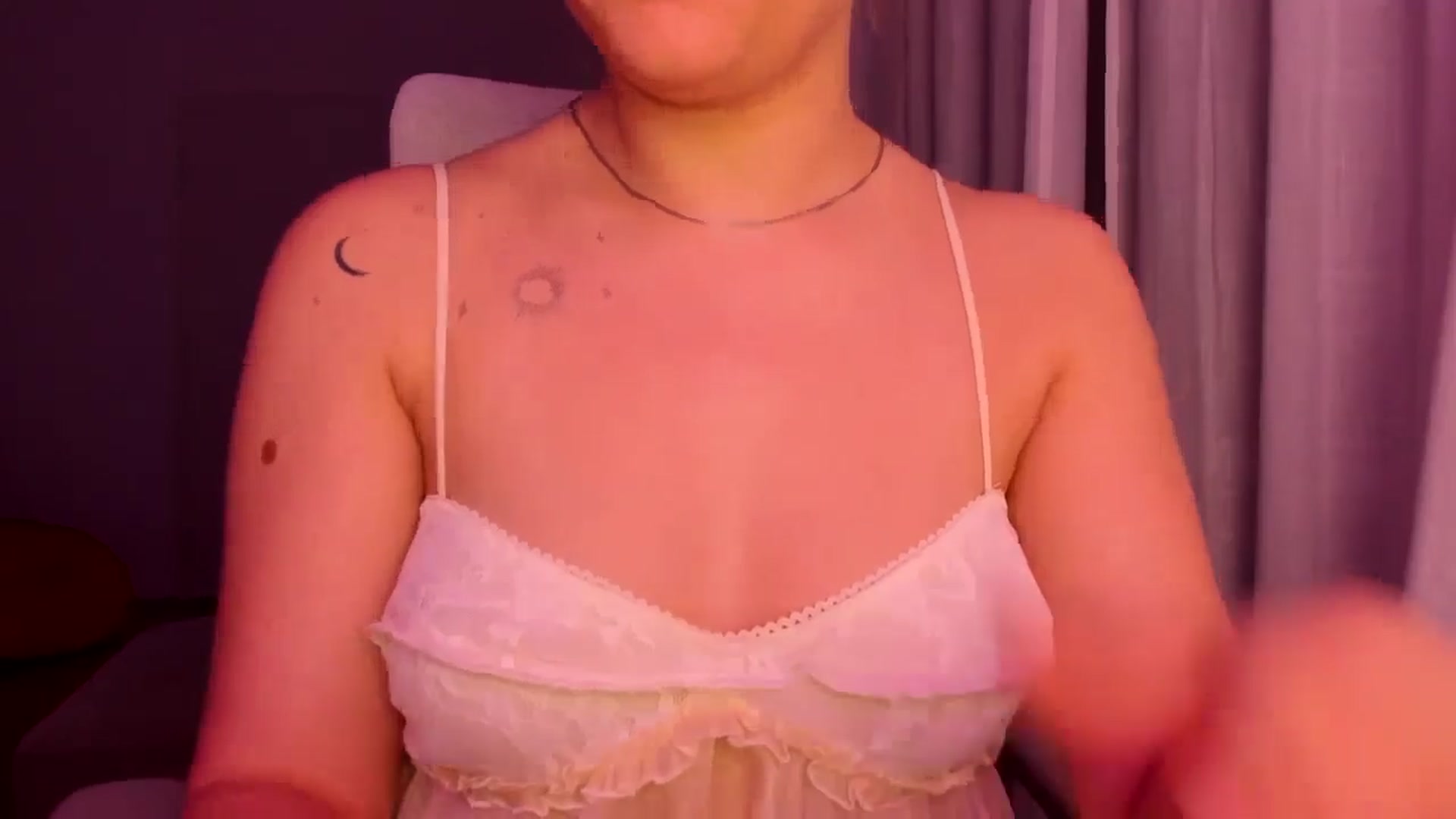 Gallery image thumbnail from Lia_lisia's myfreecams stream on, 04/14/2026, 18:18 image 15 of 20