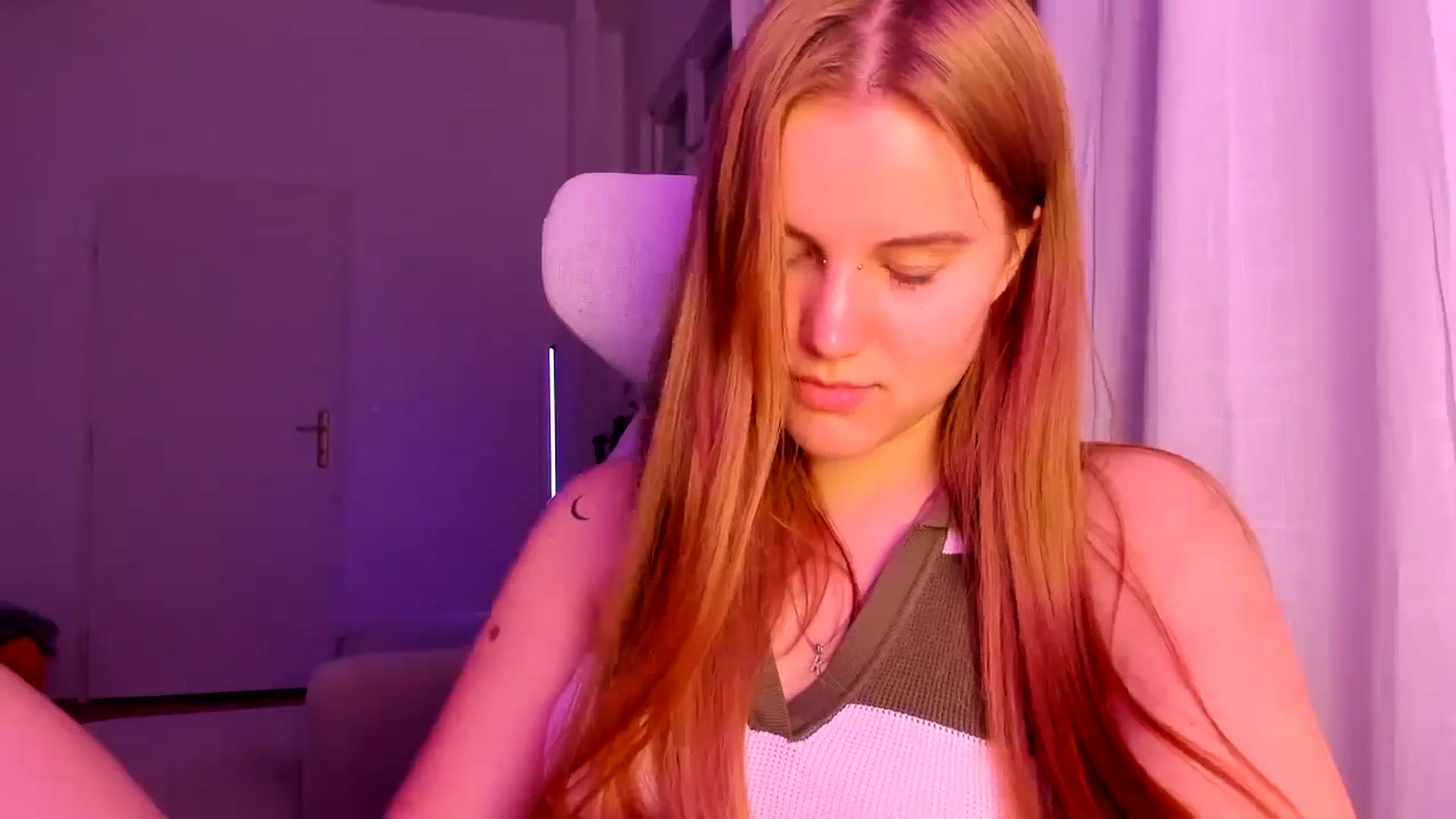 Gallery image thumbnail from Lia_lisia's myfreecams stream on, 04/17/2026, 20:36 image 7 of 20