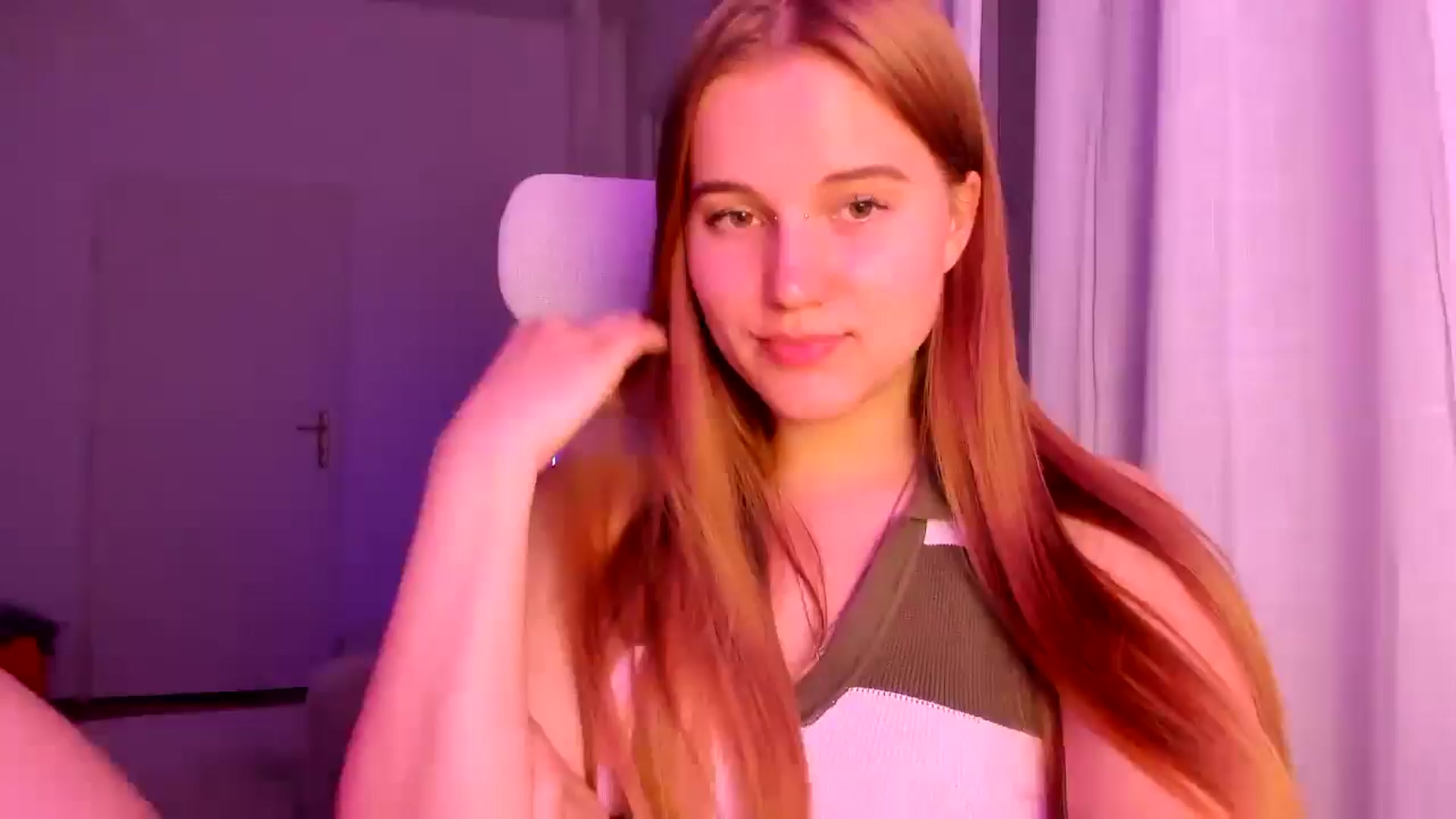 Gallery image thumbnail from Lia_lisia's myfreecams stream on, 04/17/2026, 20:36 image 5 of 20