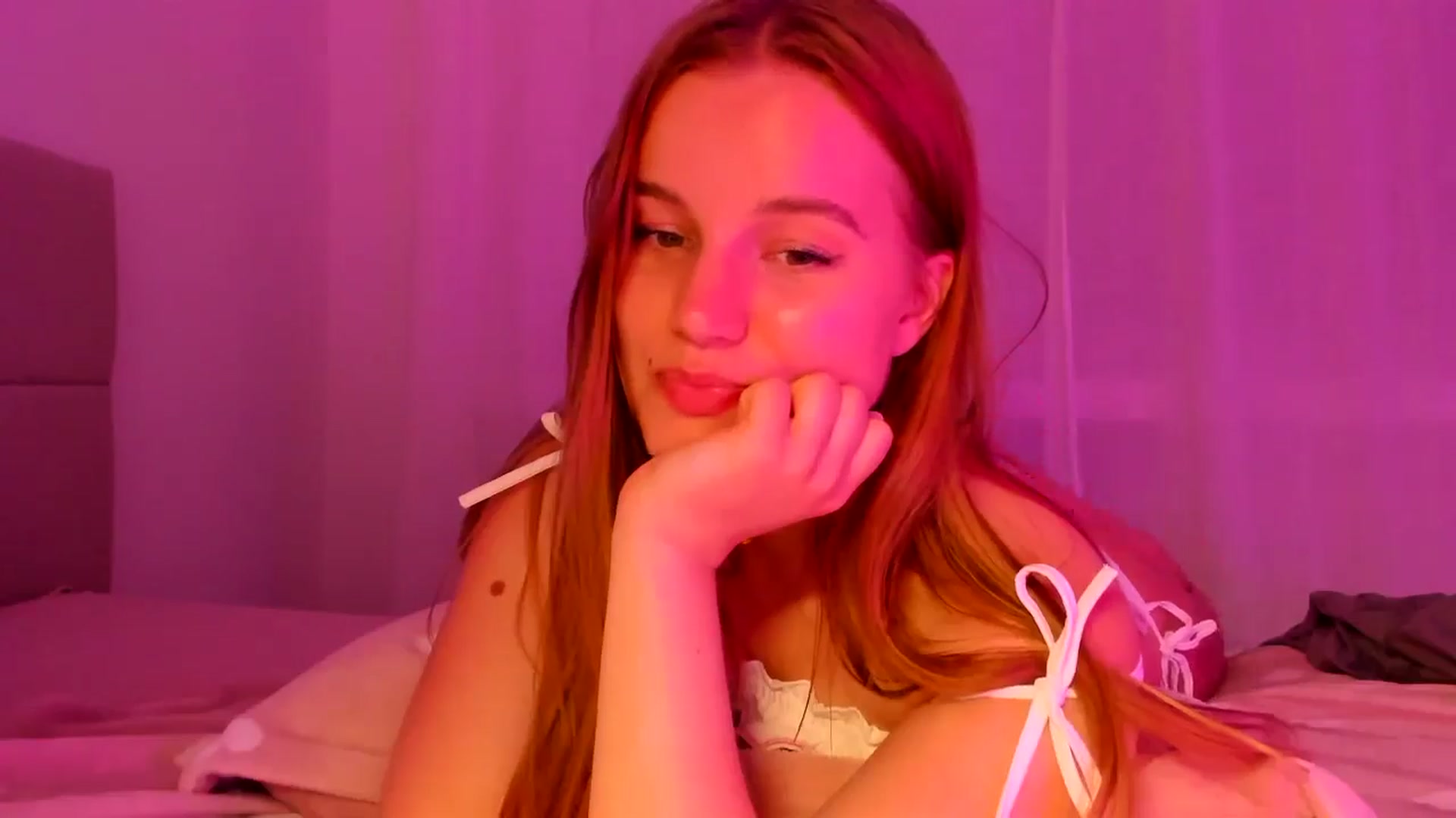 Gallery image thumbnail from Lia_lisia's myfreecams stream on, 04/22/2026, 23:54 image 11 of 20