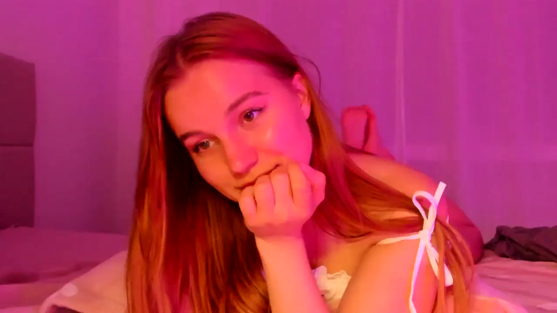 Gallery image thumbnail from Lia_lisia's myfreecams stream on, 04/22/2026, 23:54 image 7 of 20