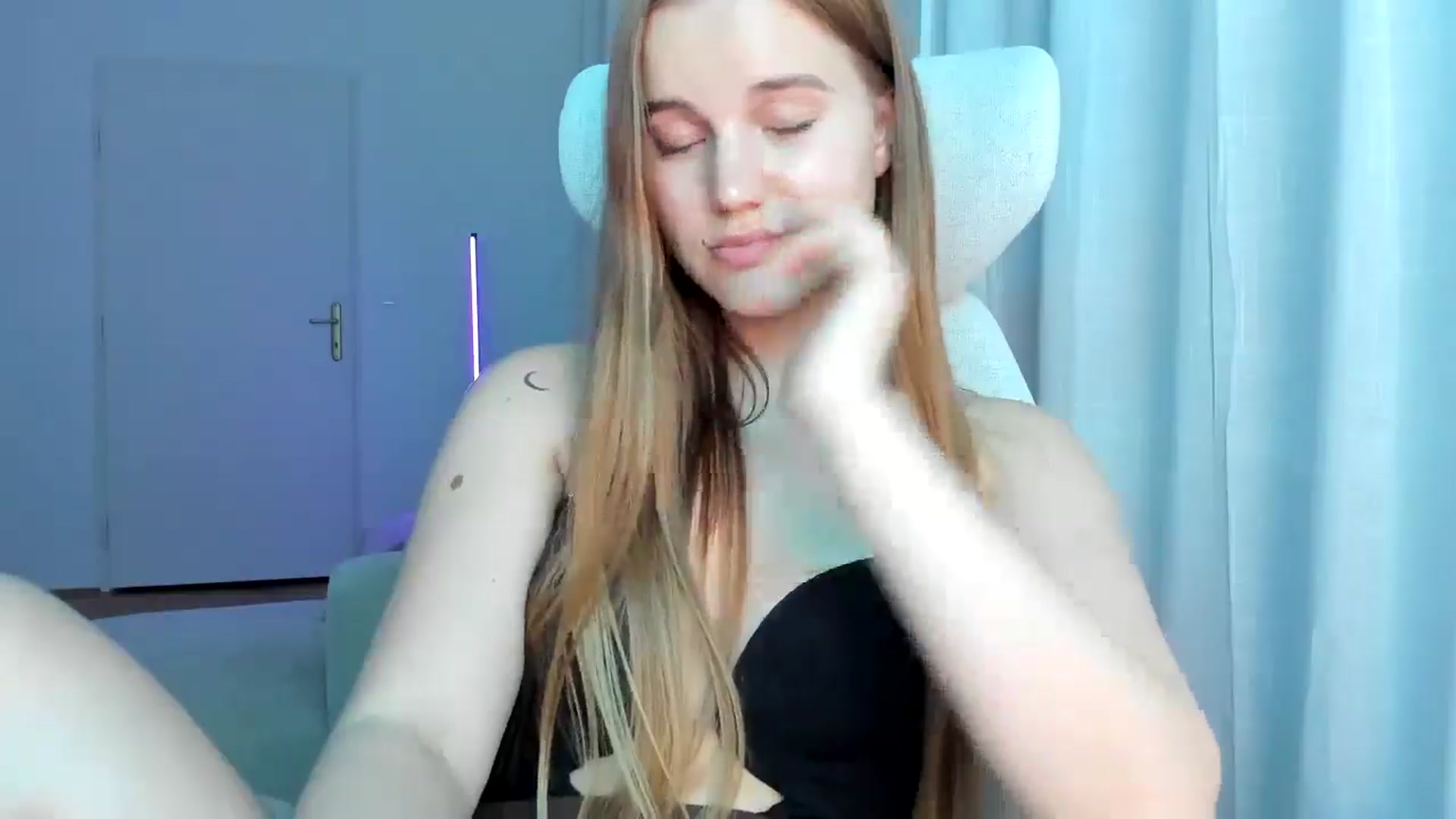 Gallery image thumbnail from Lia_lisia's myfreecams stream on, 04/23/2026, 18:57 image 4 of 20