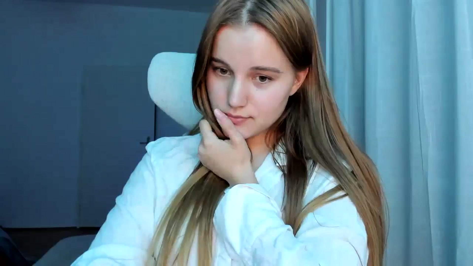 Gallery image thumbnail from Lia_lisia's myfreecams stream on, 04/23/2026, 21:44 image 11 of 20