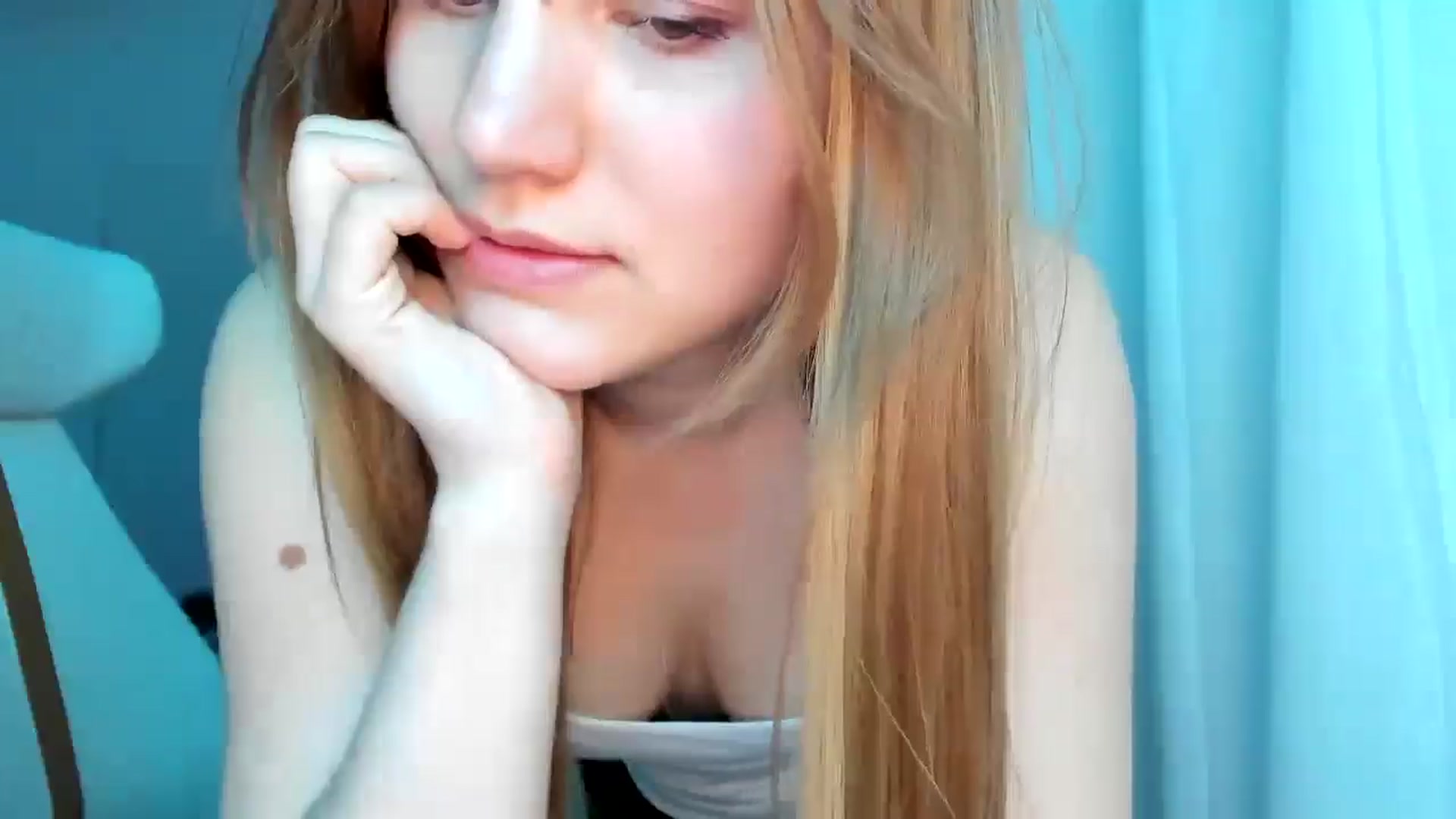 Gallery image thumbnail from Lia_lisia's myfreecams stream on, 04/26/2026, 18:23 image 15 of 20