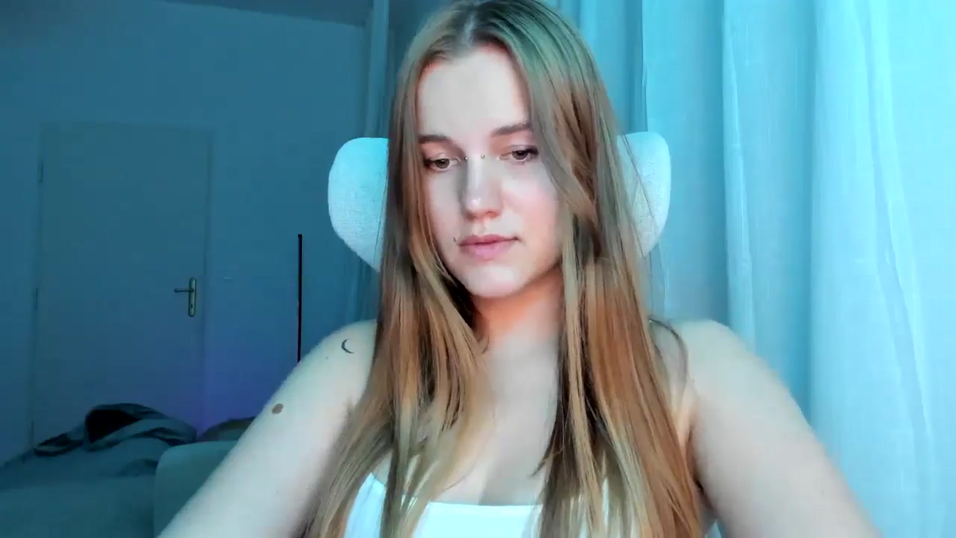 Gallery image thumbnail from Lia_lisia's myfreecams stream on, 04/26/2026, 18:23 image 10 of 20