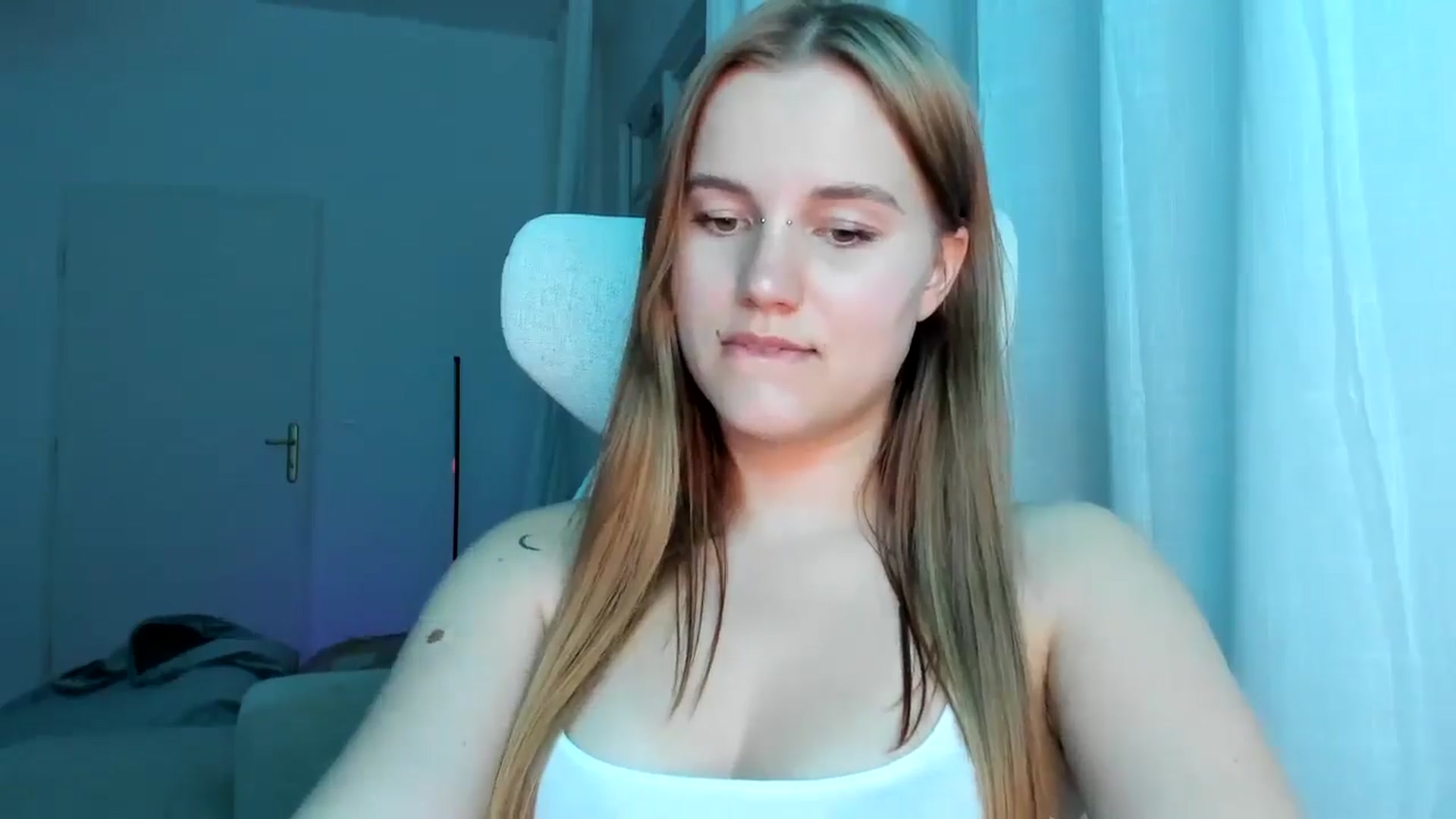 Gallery image thumbnail from Lia_lisia's myfreecams stream on, 04/26/2026, 18:23 image 5 of 20