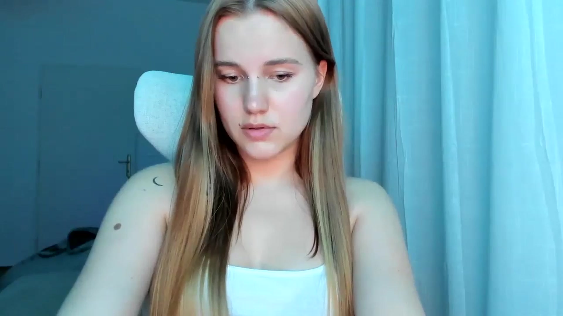 Gallery image thumbnail from Lia_lisia's myfreecams stream on, 04/26/2026, 18:23 image 17 of 20