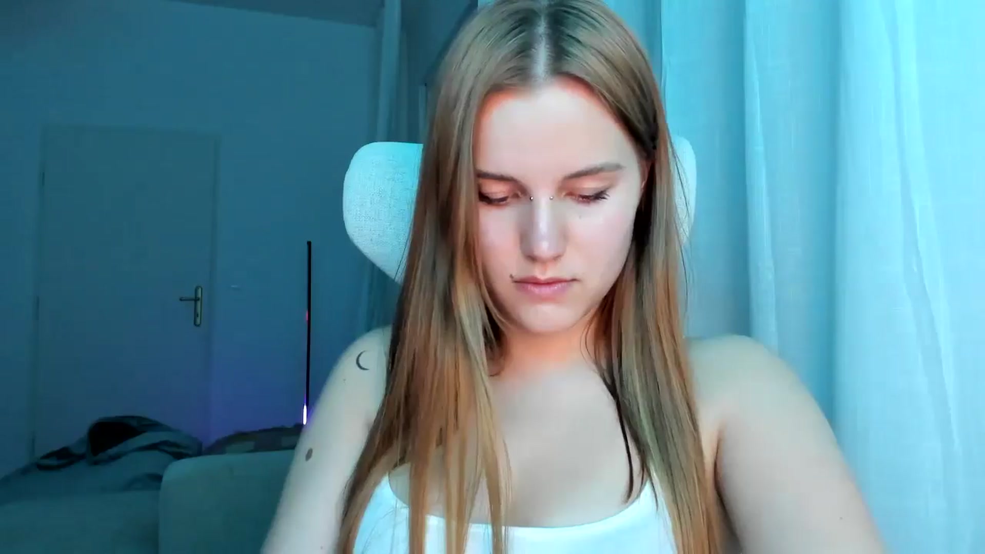Gallery image thumbnail from Lia_lisia's myfreecams stream on, 04/26/2026, 18:23 image 9 of 20