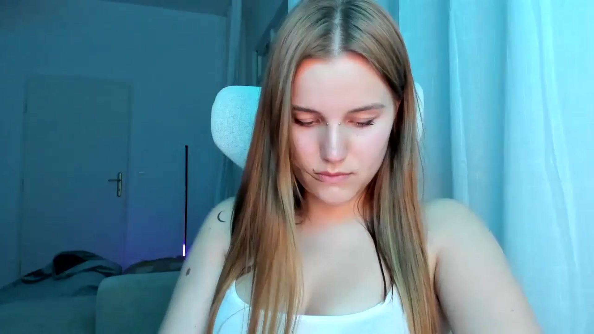 Gallery image thumbnail from Lia_lisia's myfreecams stream on, 04/26/2026, 18:23 image 8 of 20