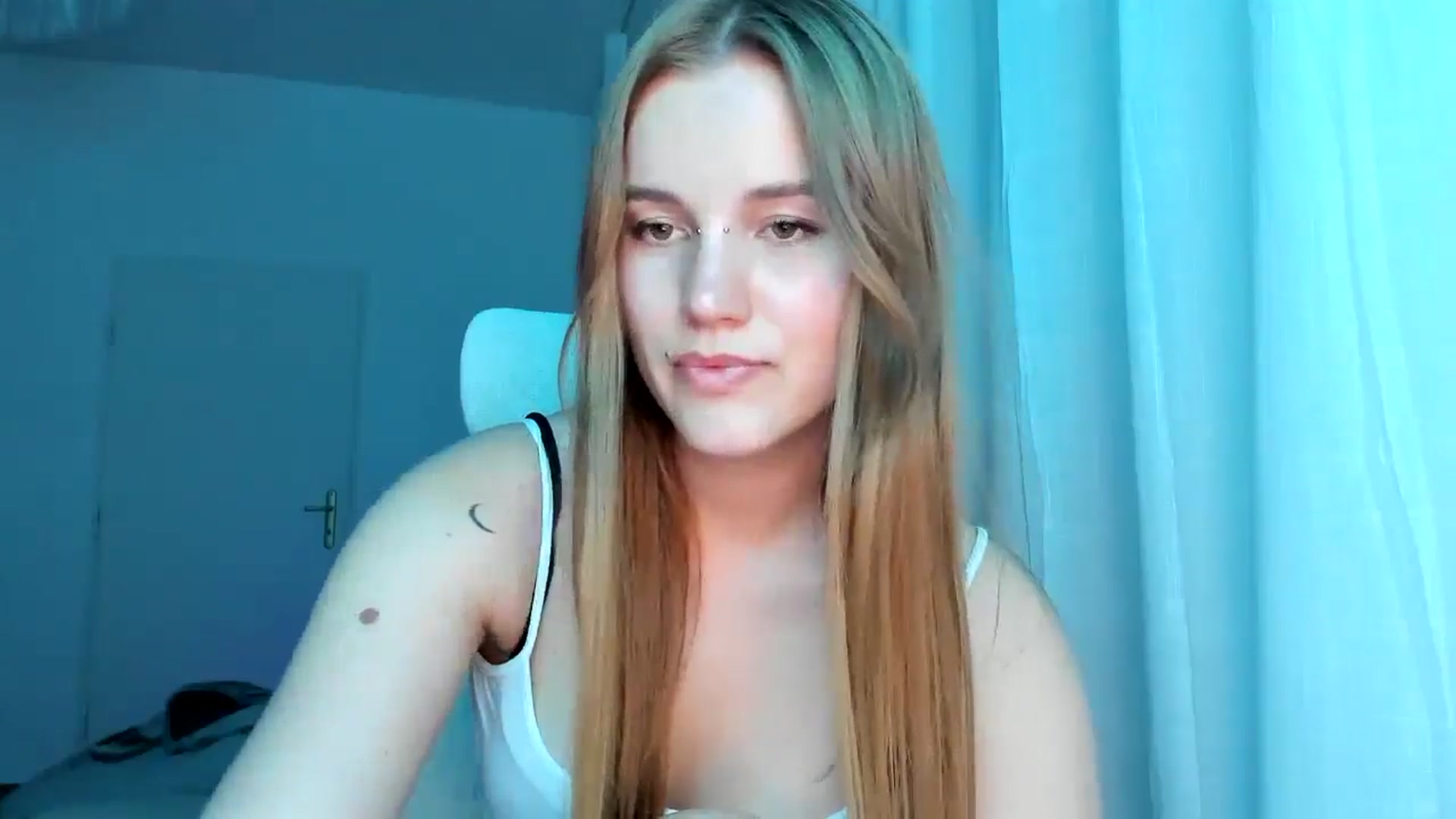 Gallery image thumbnail from Lia_lisia's myfreecams stream on, 04/26/2026, 18:23 image 13 of 20