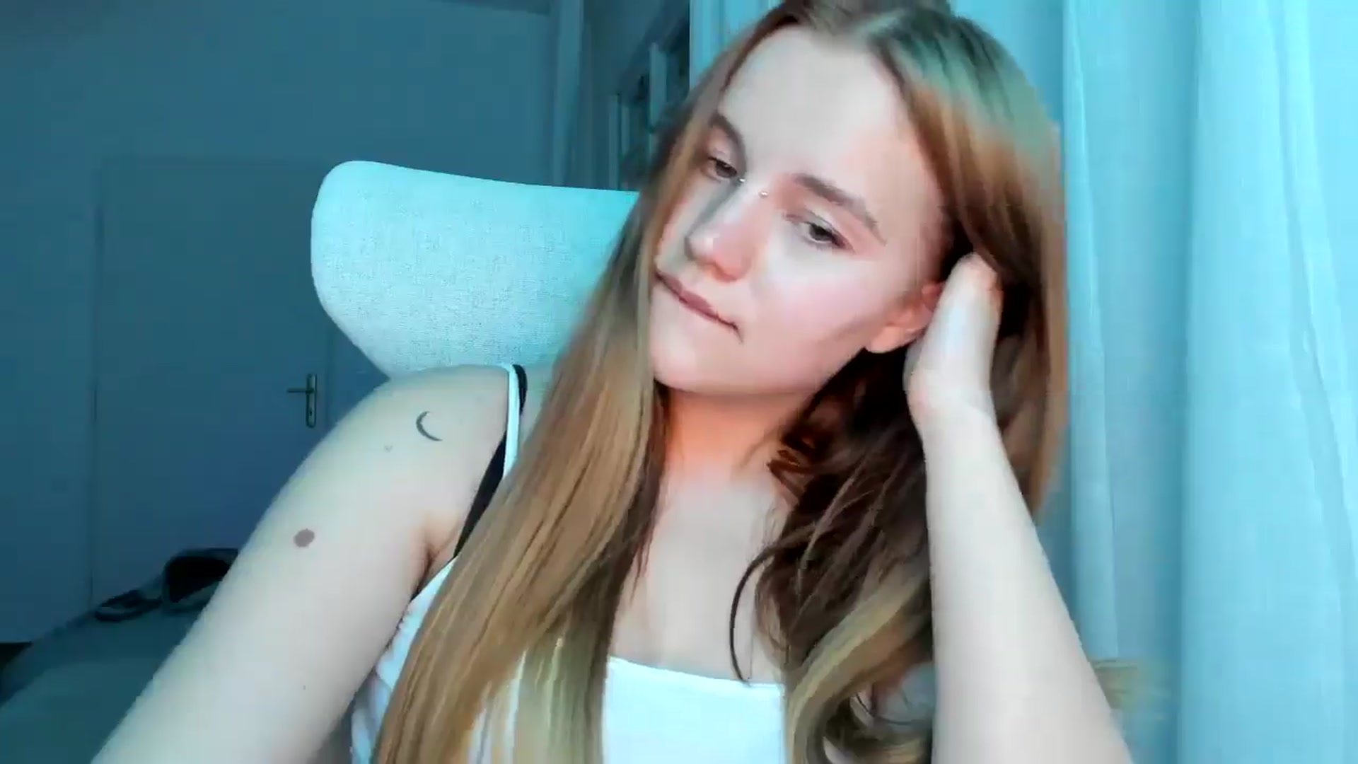 Gallery image thumbnail from Lia_lisia's myfreecams stream on, 04/26/2026, 18:23 image 18 of 20
