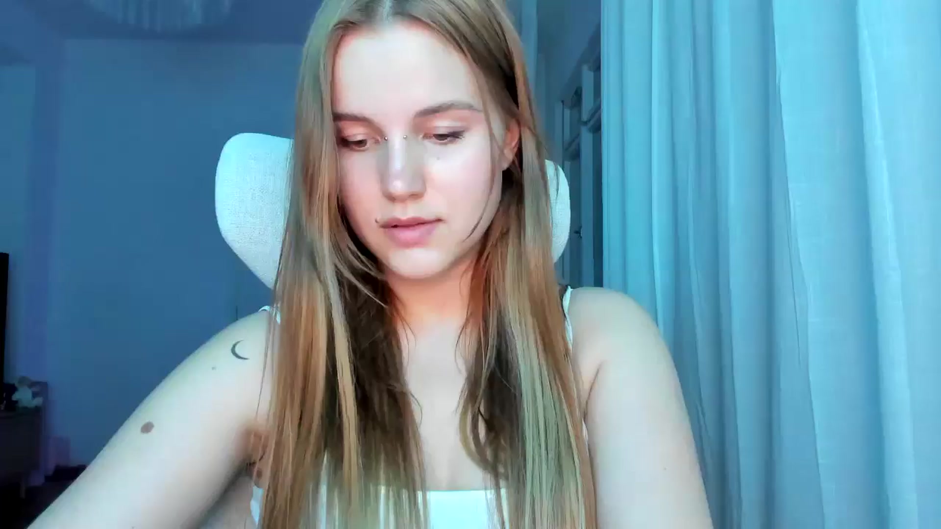 Gallery image thumbnail from Lia_lisia's myfreecams stream on, 04/26/2026, 19:30 image 19 of 20